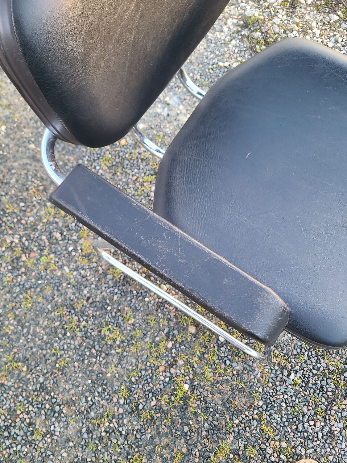 Pair of Unimob Lingua 97 armchairs