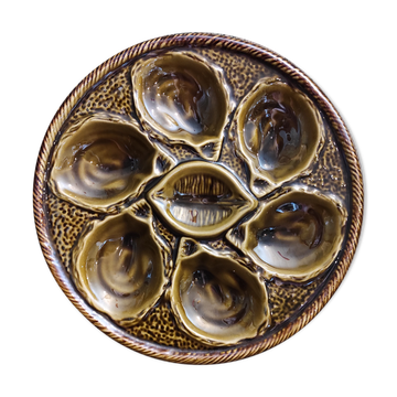 French vintage oyster plate in Saint Clément majolica.