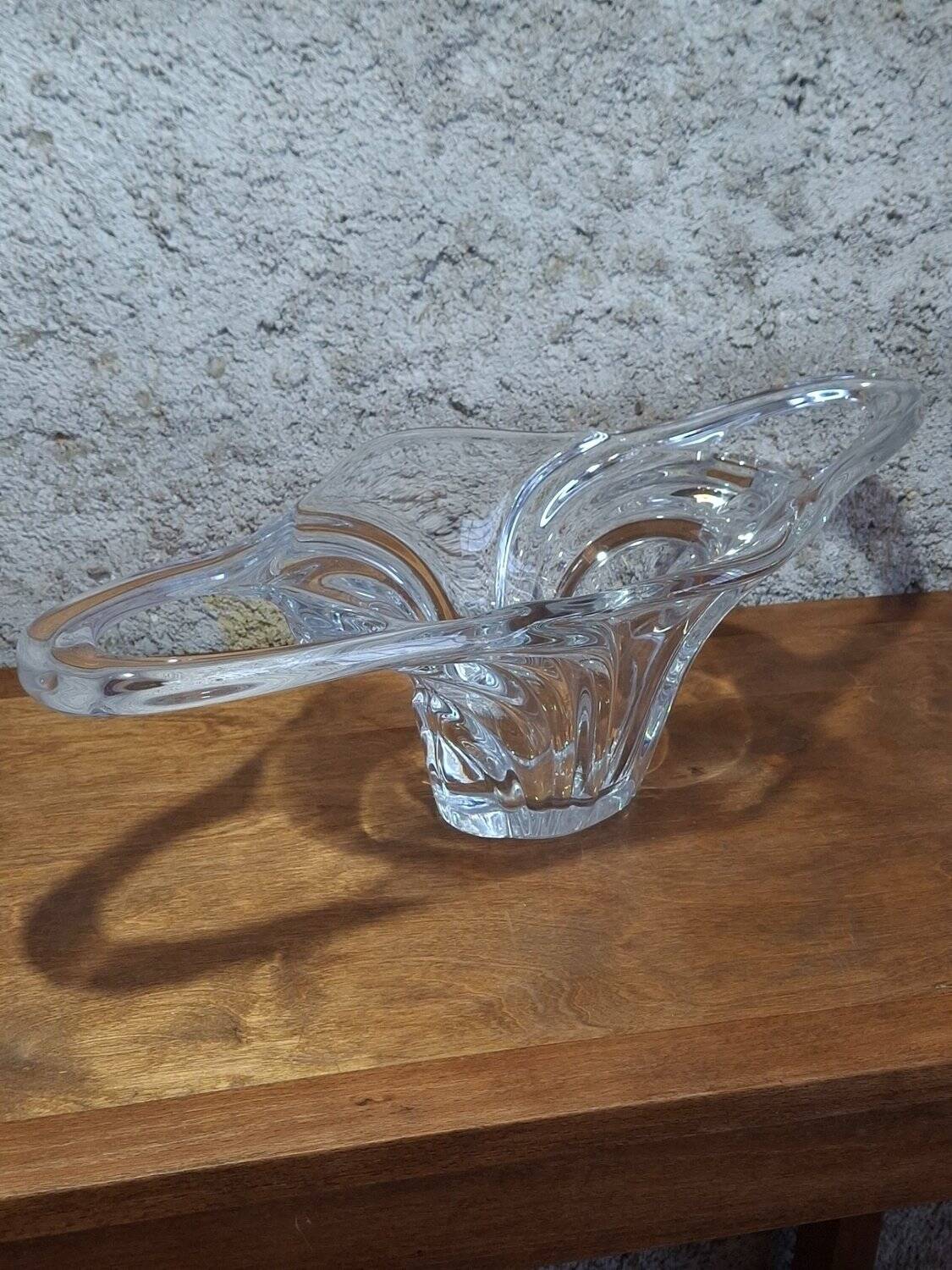 Spectacular centrepiece crystal bowl from Vannes, signed.