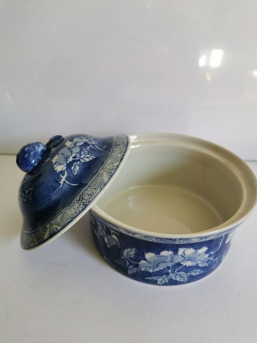 Ancient white blue Chinese ceramic pot