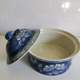 Ancient white blue Chinese ceramic pot