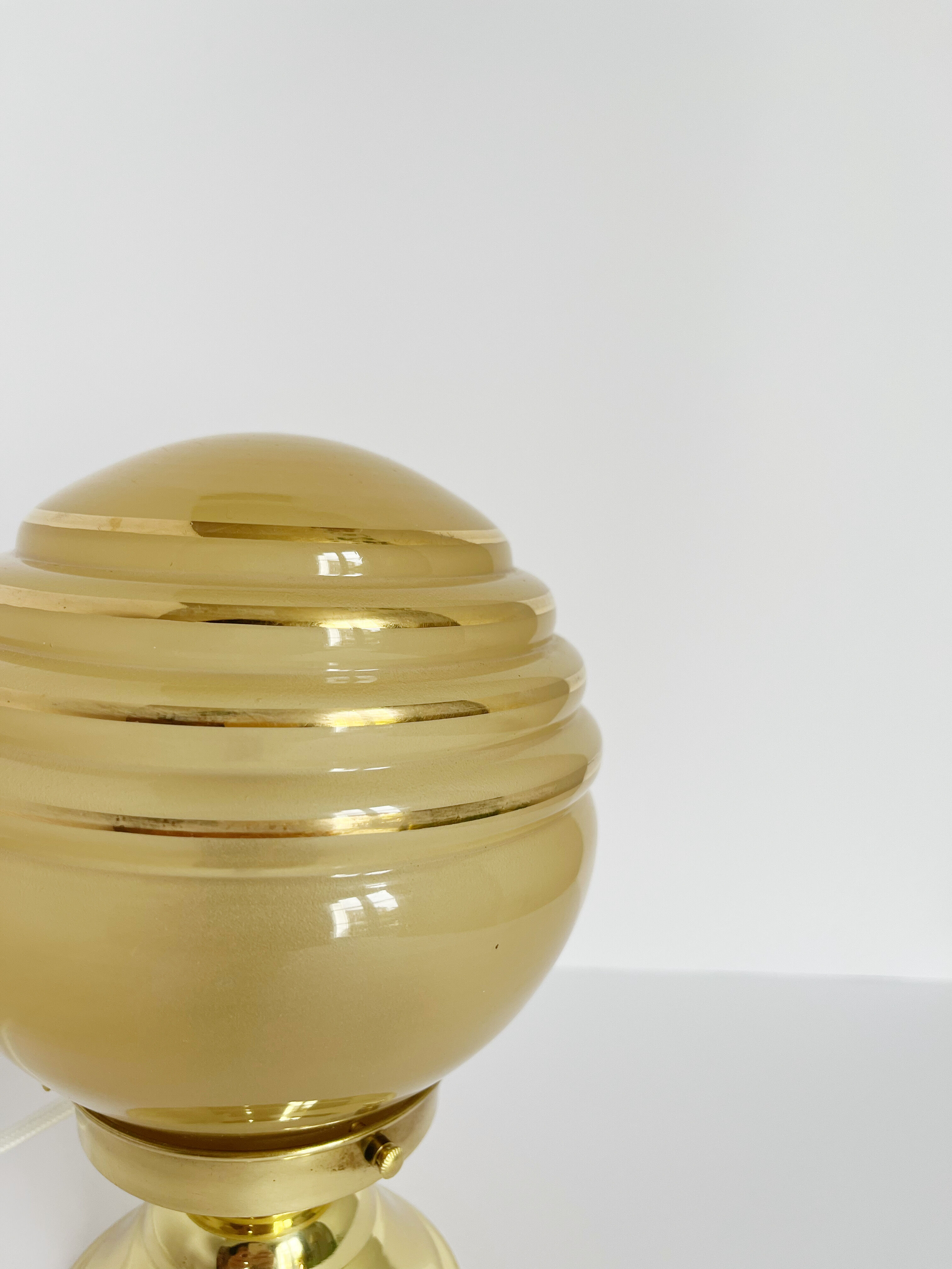 Vintage table lamp / bedside globe