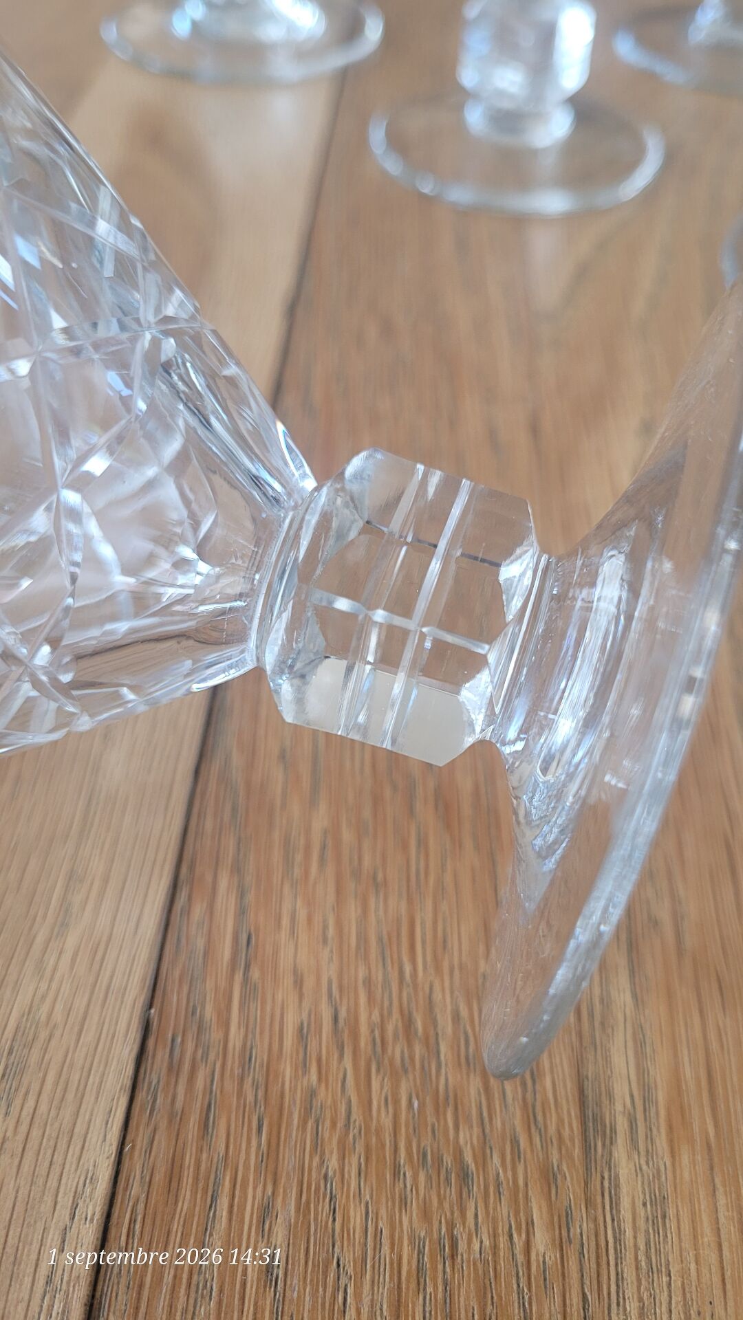 5 coupes à champagne en verre taillé