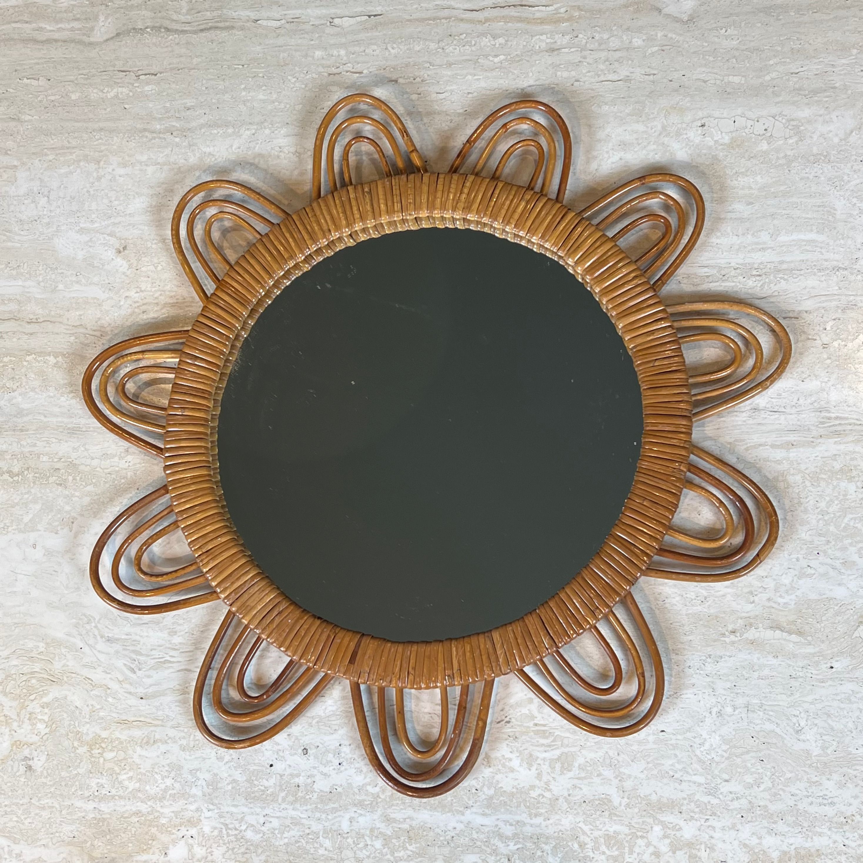 Rattan mirror representing a sun