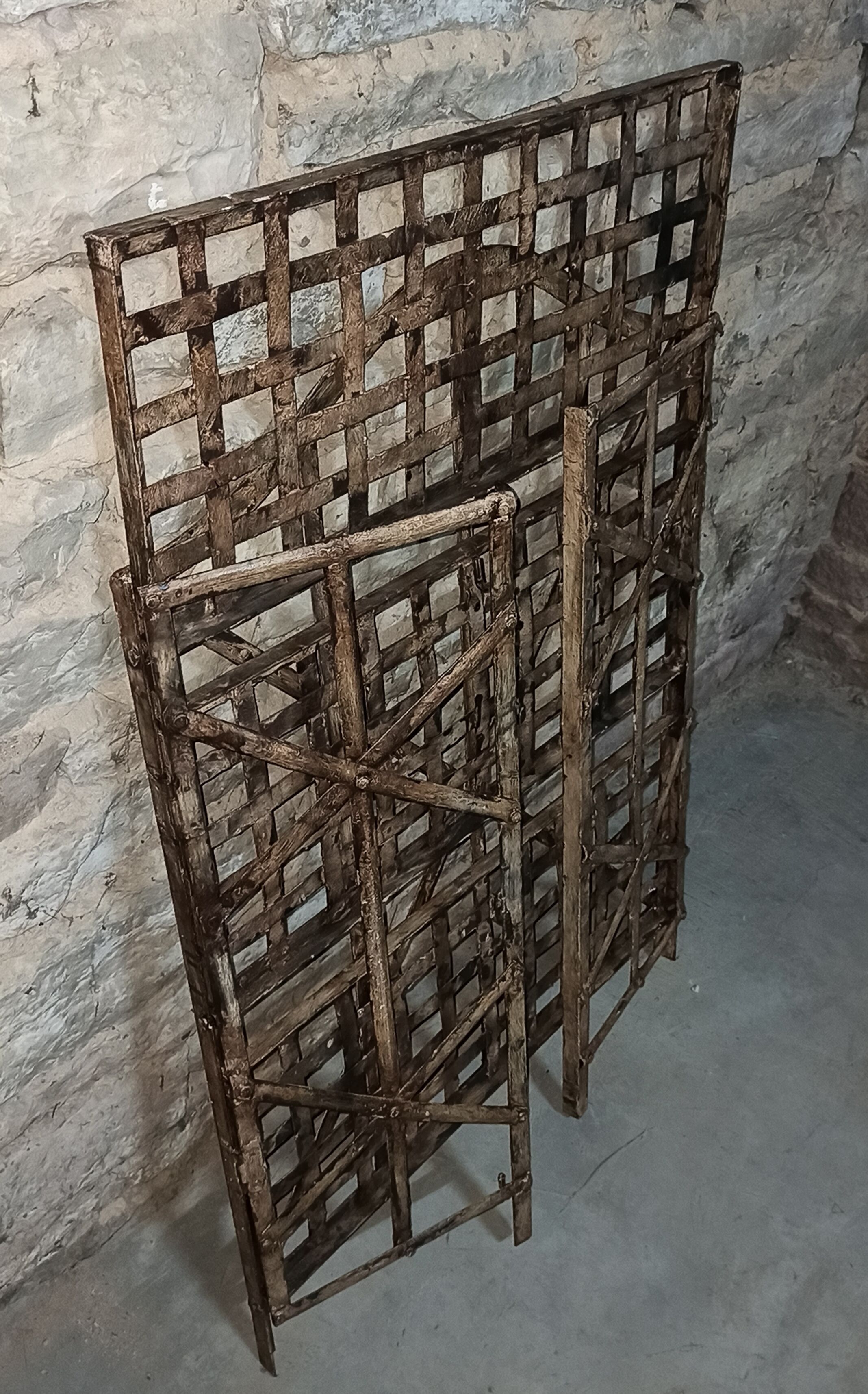 Foldable extra metal shelf