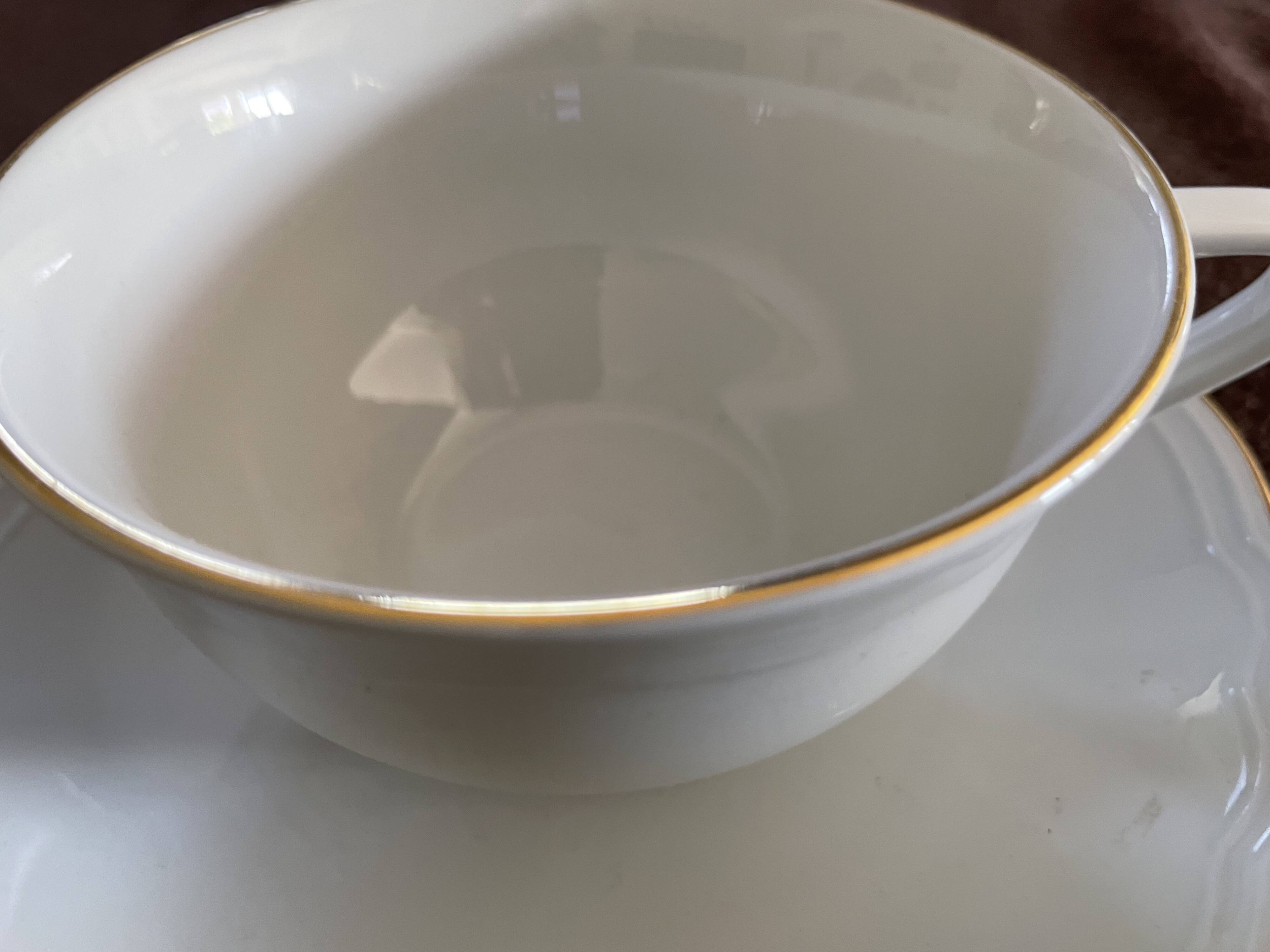 2 large head-to-head coffee cups