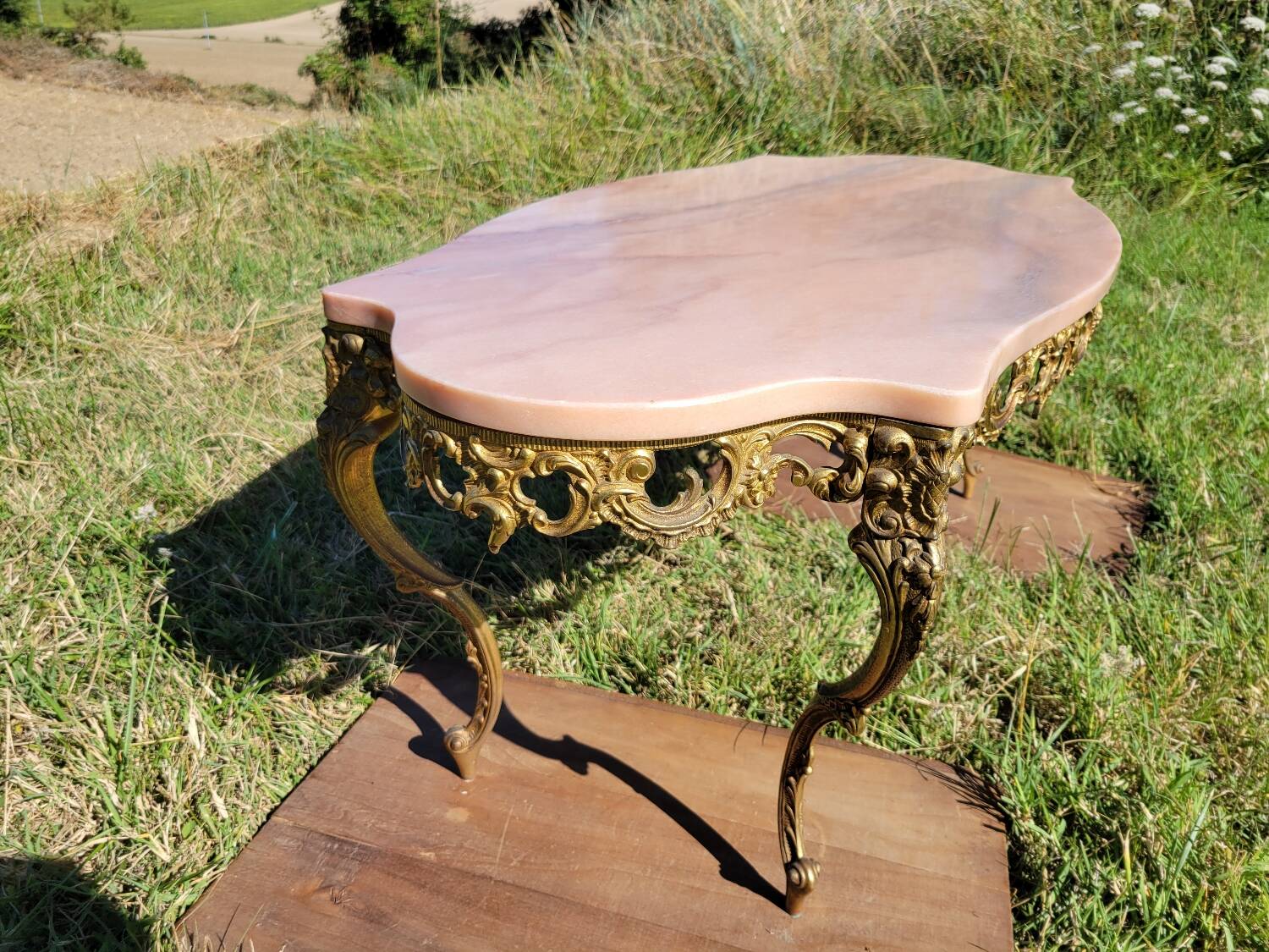 Louis XV coffee table in pink marble