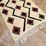 Petit tapis marocain Azilal, authentique tapis berbère vintage marocain
