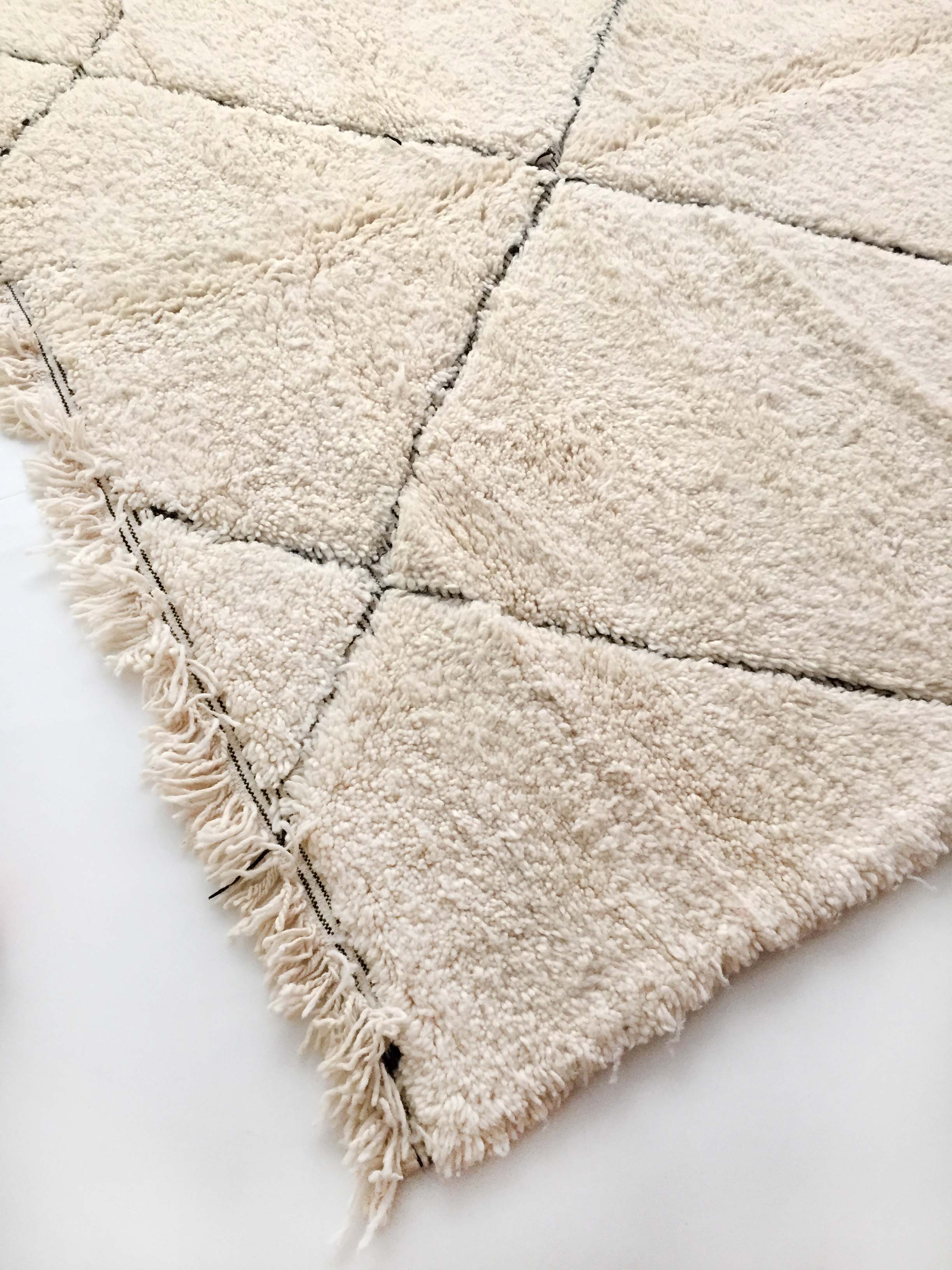 Moroccan Berber carpet blessed ouarain ecru with black diamonds engraved 300x202cm