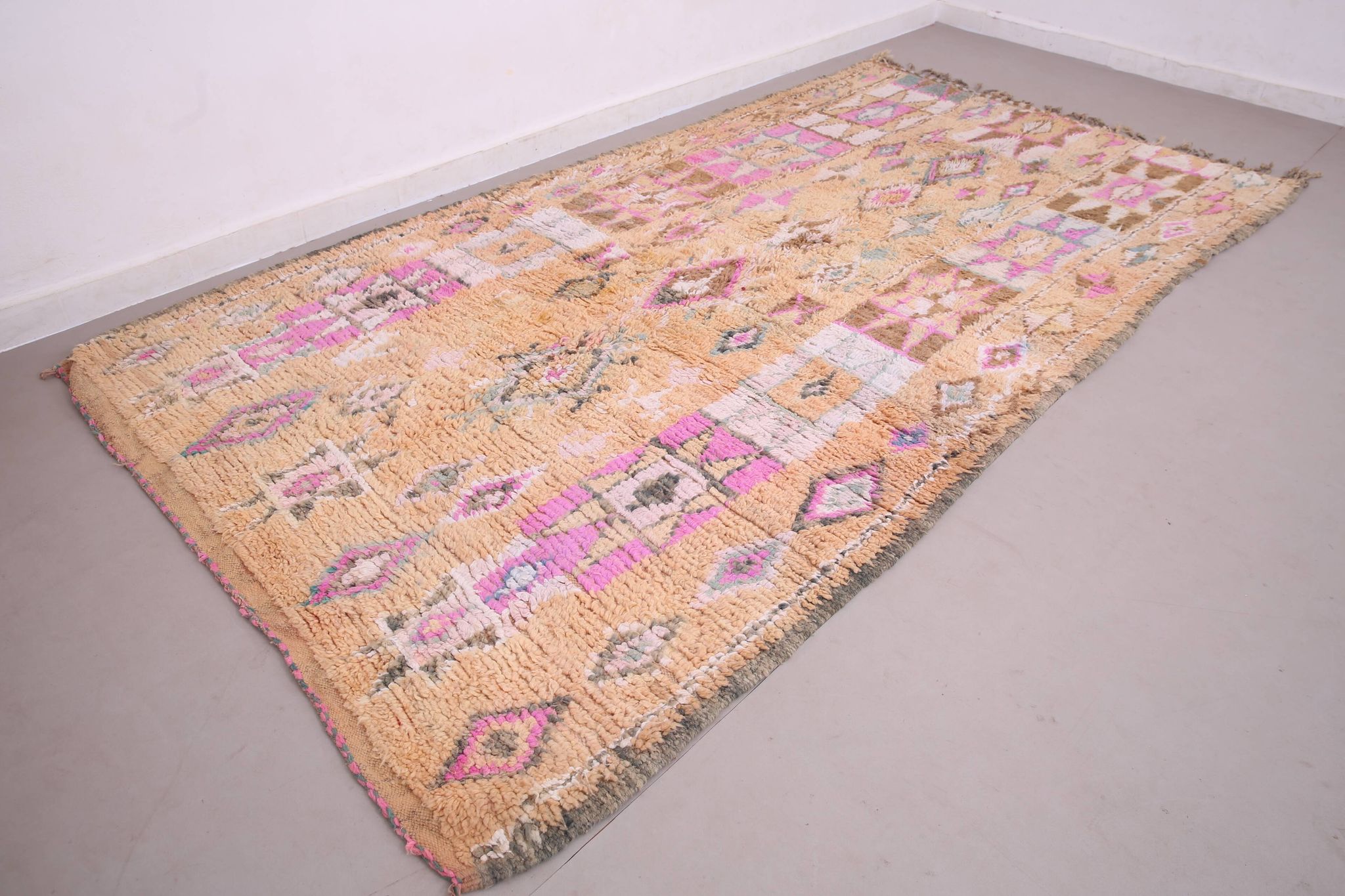 Peach Vintage Moroccan Rug 182 x 348 cm - Berber Wool Rug For Living Room