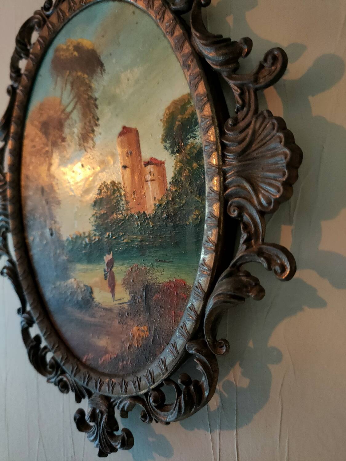 Small frame in gilded metal and painting on wood