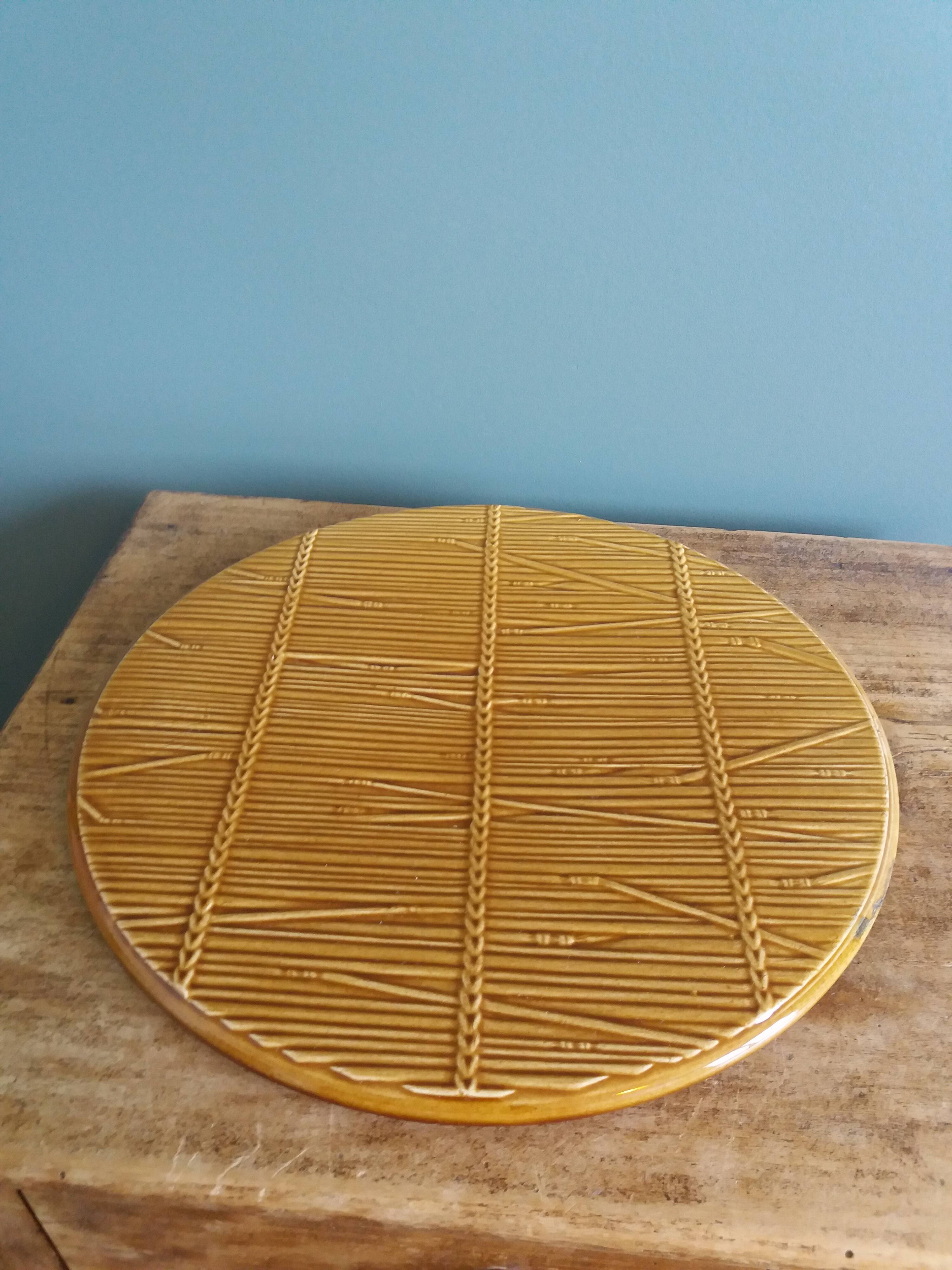 Gien cheese board with wicker straw decor
