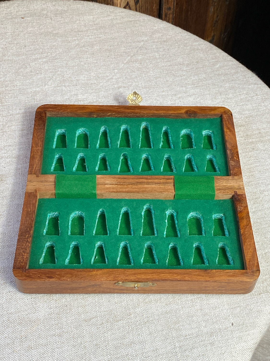Travel chess set, in marquetry, magnetic pieces