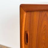 Petit buffet danois Mid-Century en teck par H.P. Hansen, années 1950