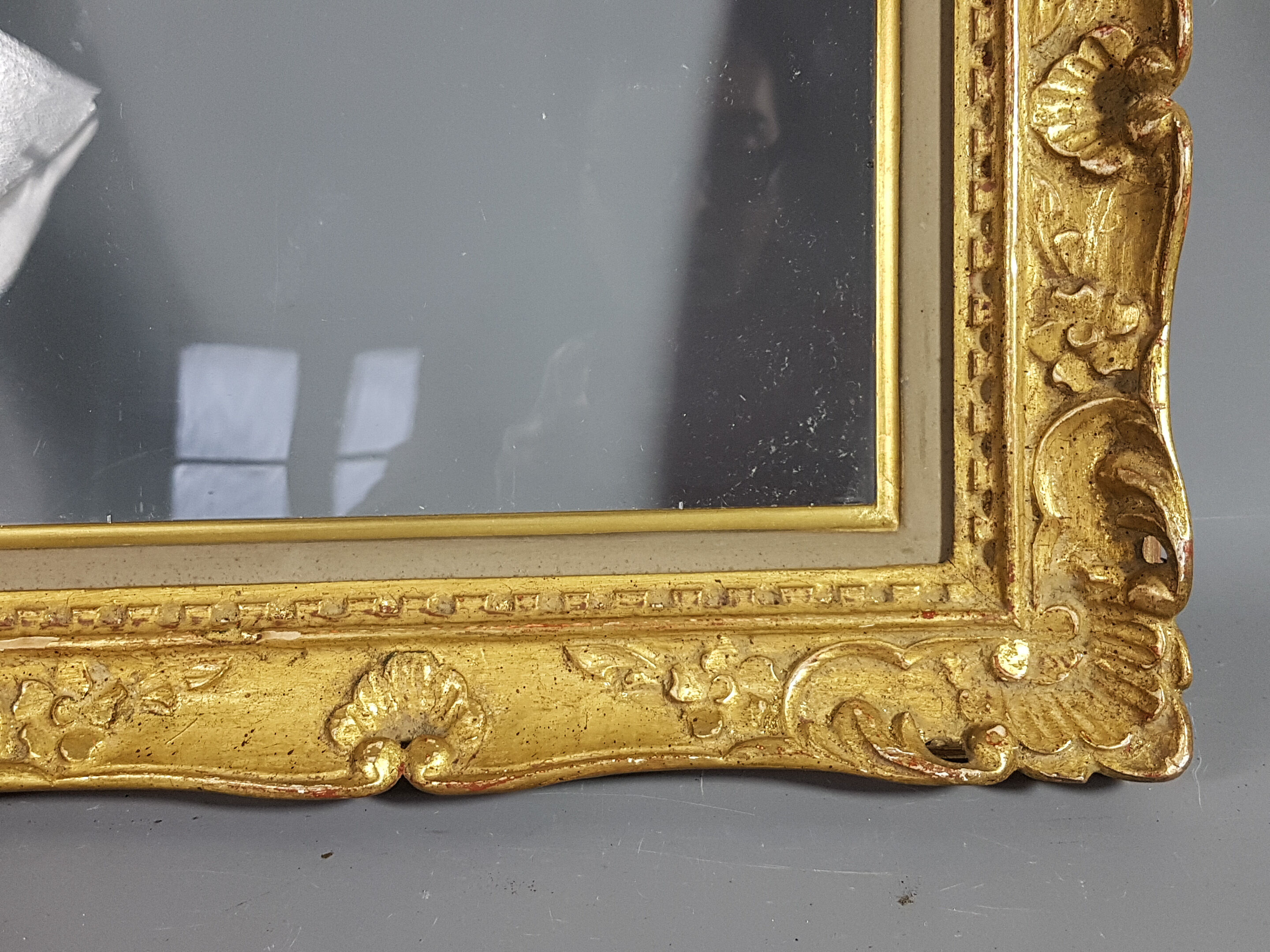 Old frame carved gilded wood 38x32 cm, leafing 26.3x20.3 cm