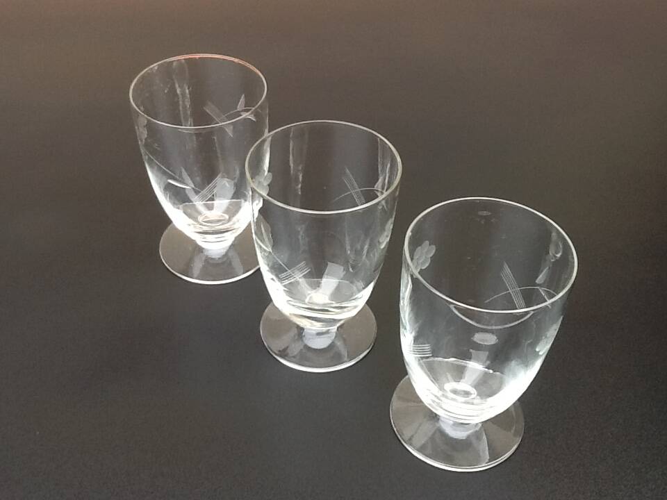1930s 3 Glasses on pedestal Chiseled floral decoration