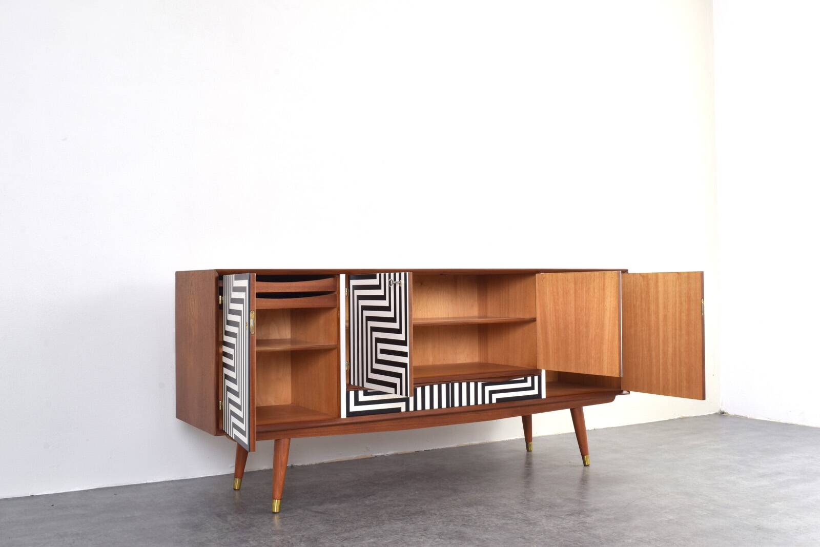 Buffet peint à la main Op-Art du milieu du siècle de Sven Andersen Møbelfabrikk,