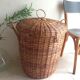 Panier à linge en osier vintage