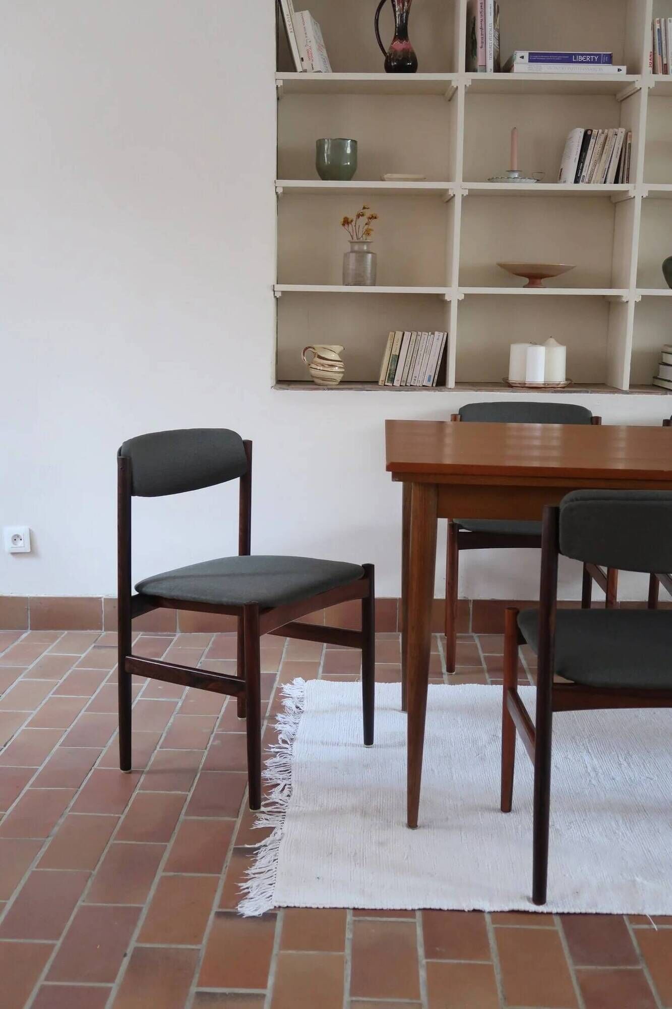 6 Scandinavian chairs in rosewood, with green-grey seats.