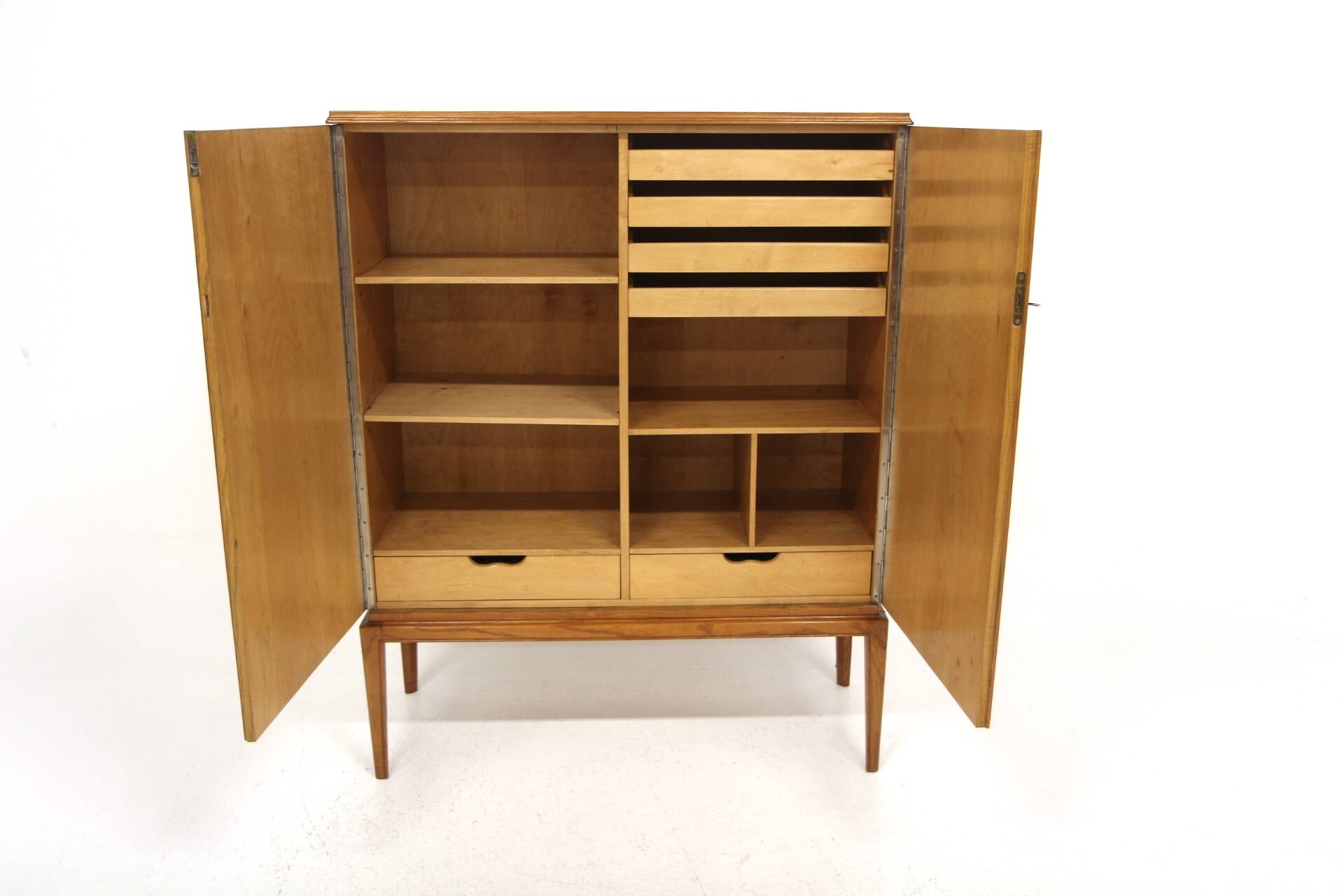 Scandinavian elm cabinet, AB Möbelnytt, Örebro, Sweden, 1930