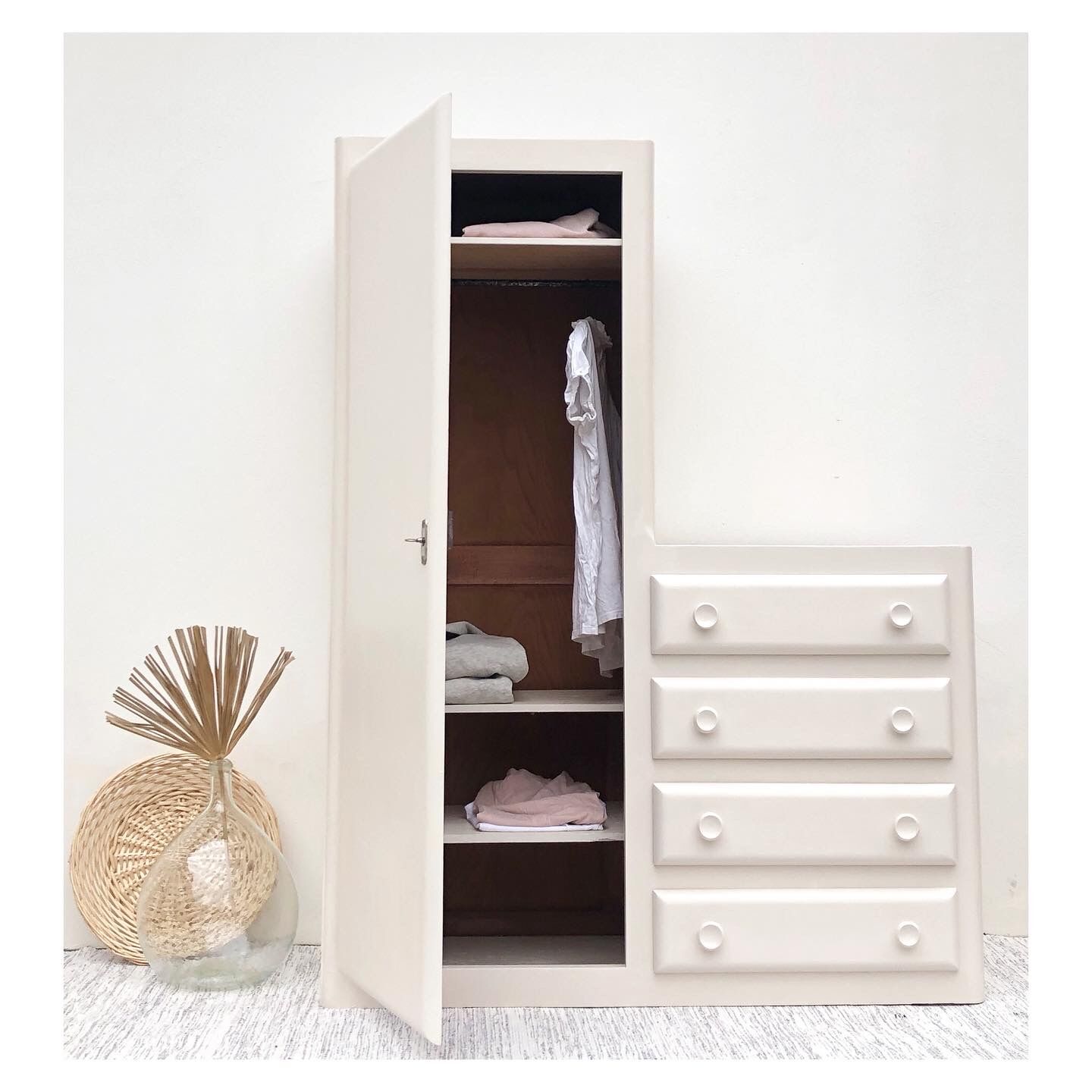Armoire parisienne asymétrique