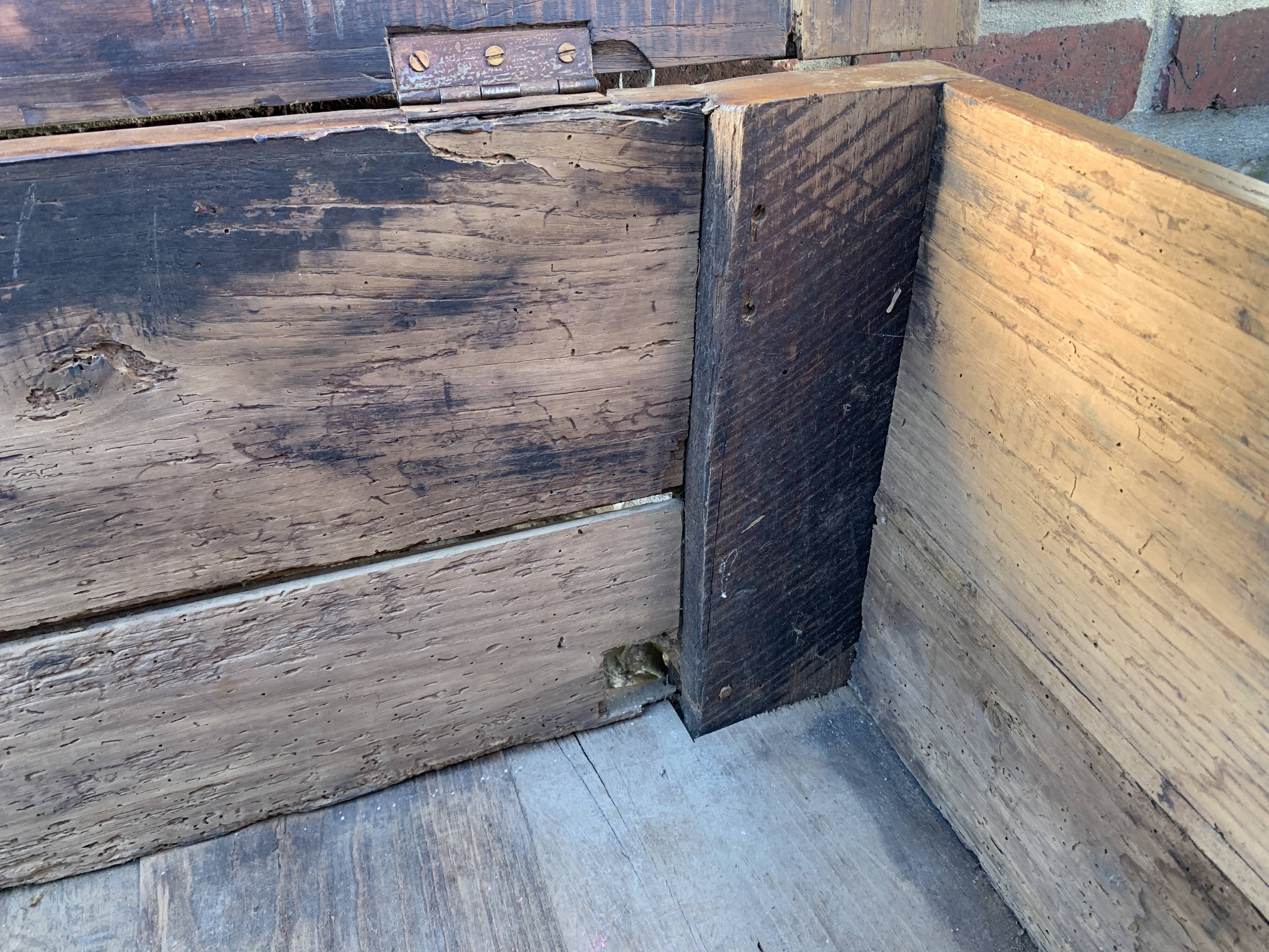 Wooden chest chene