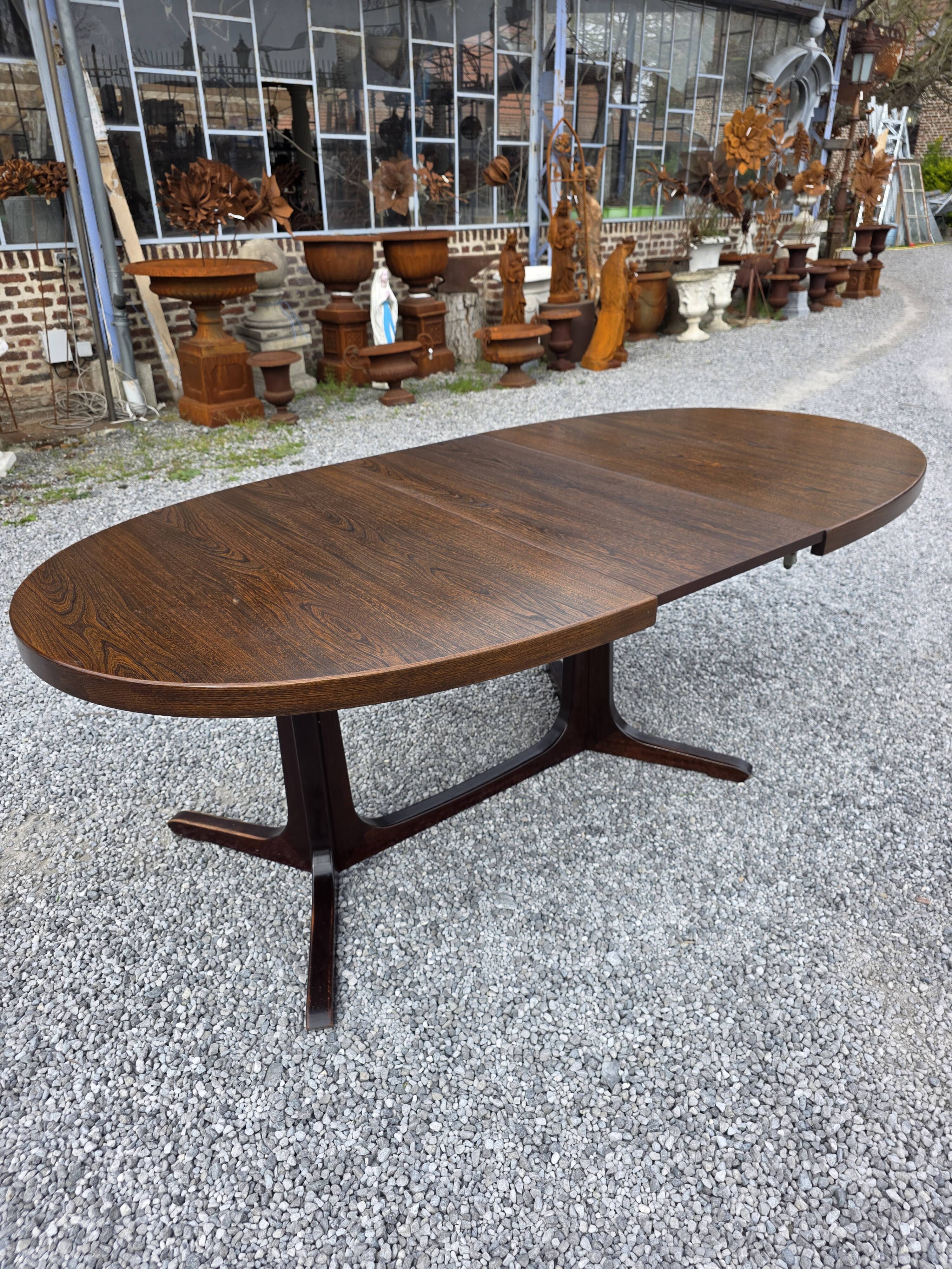 Extensible Baumann table in oak from the 1960s.