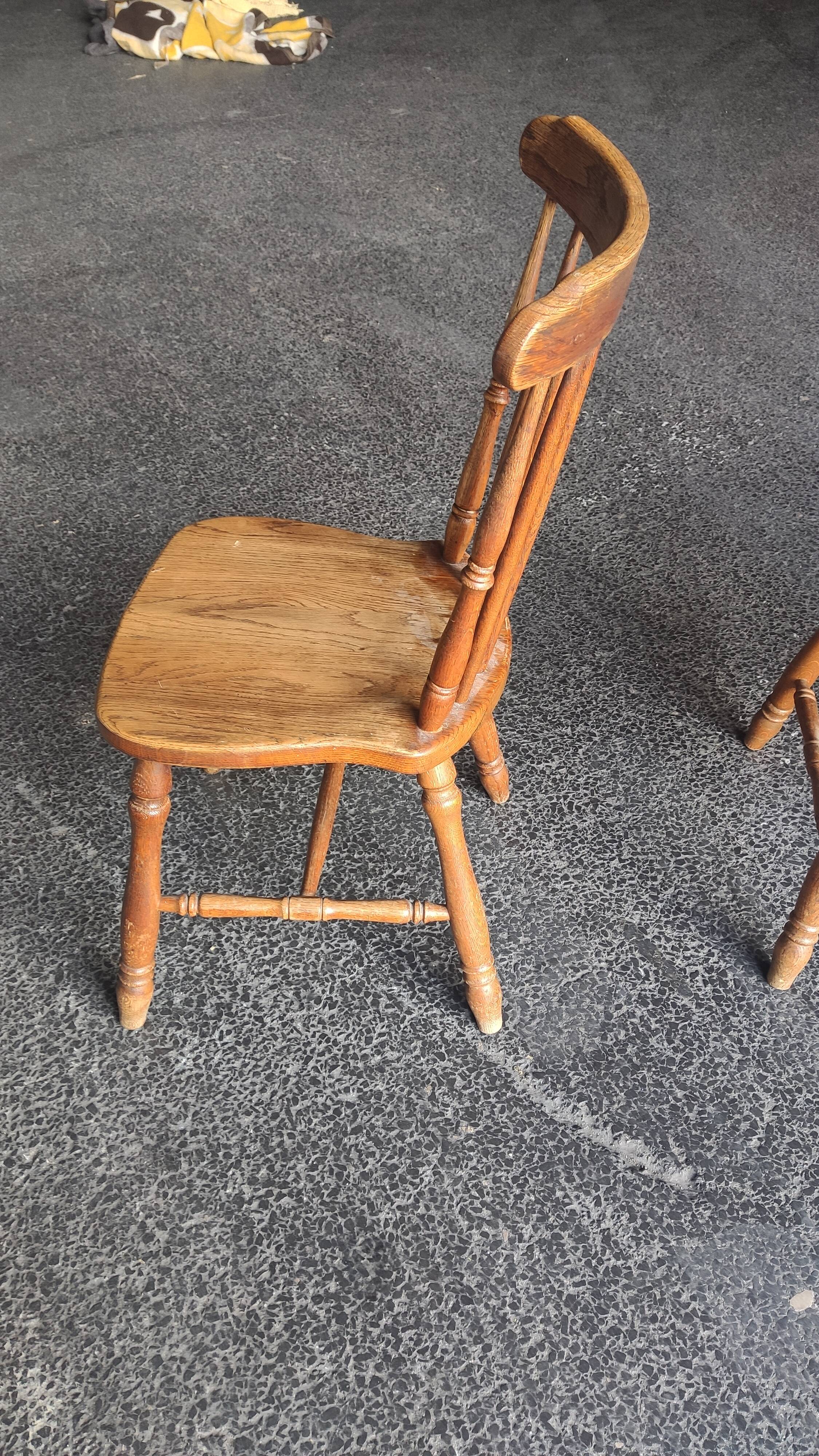 Série de 4 chaises bistrot, western en chêne