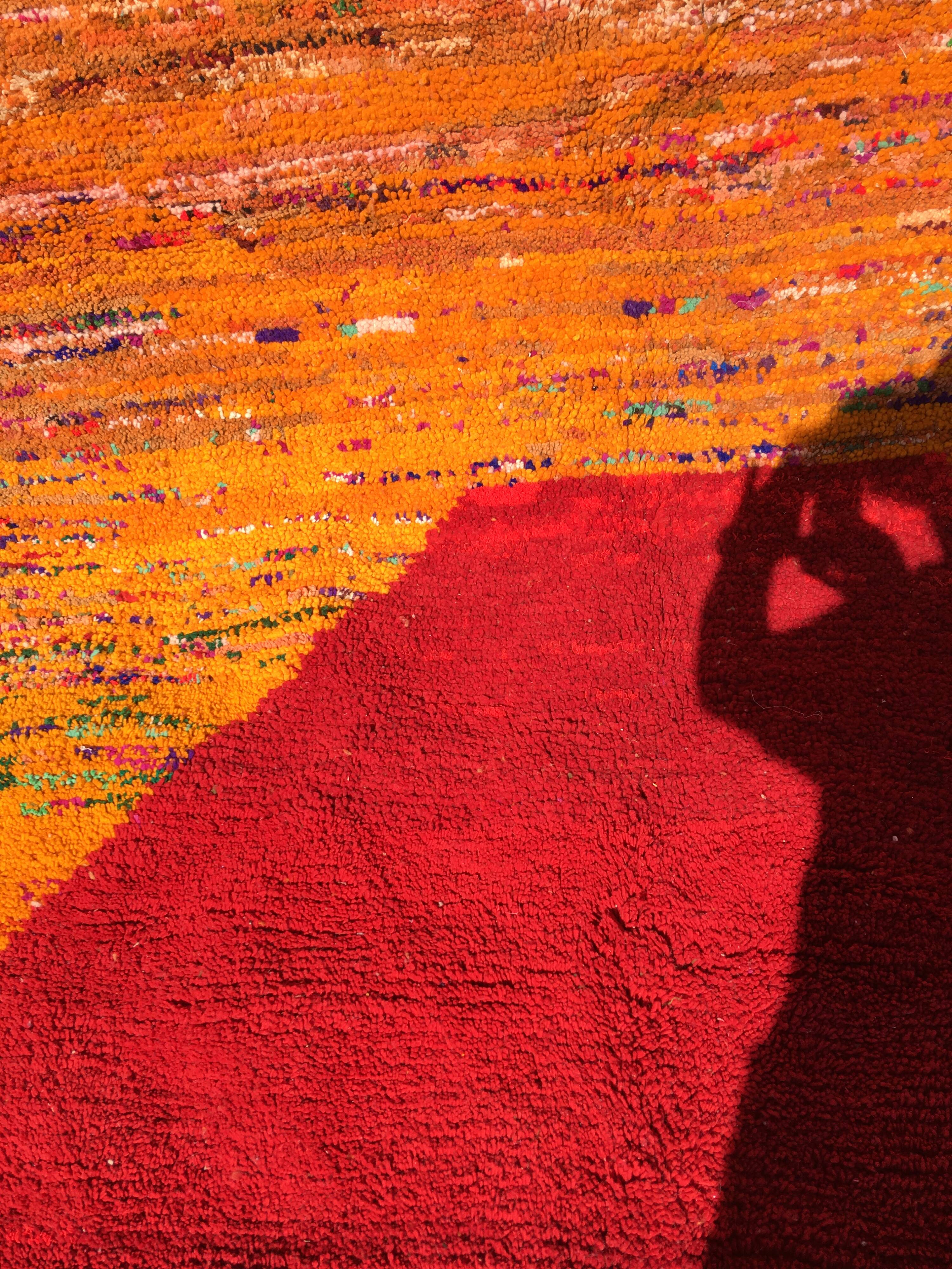 En provenance de Boujaad, ces tapis sont comparés à un tableau et sont admi