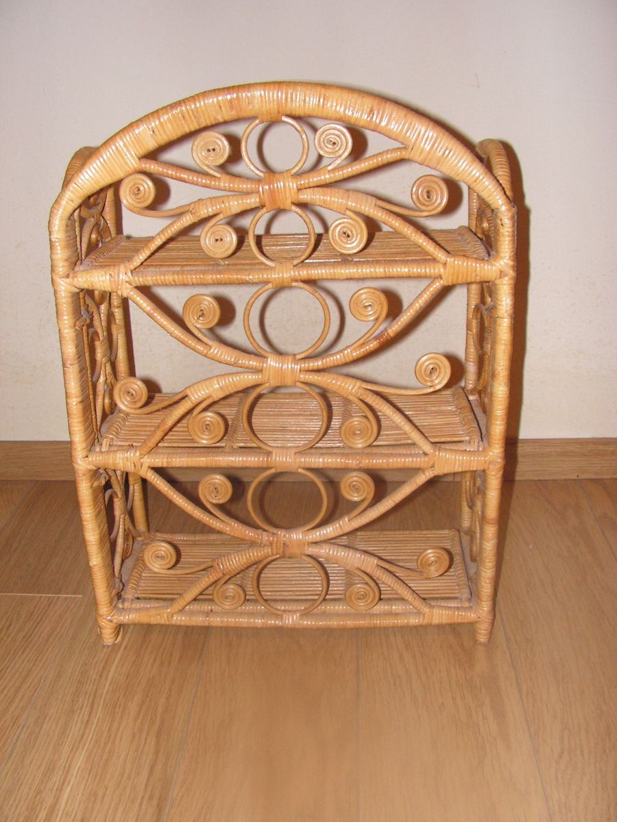 Peacock folding shelf