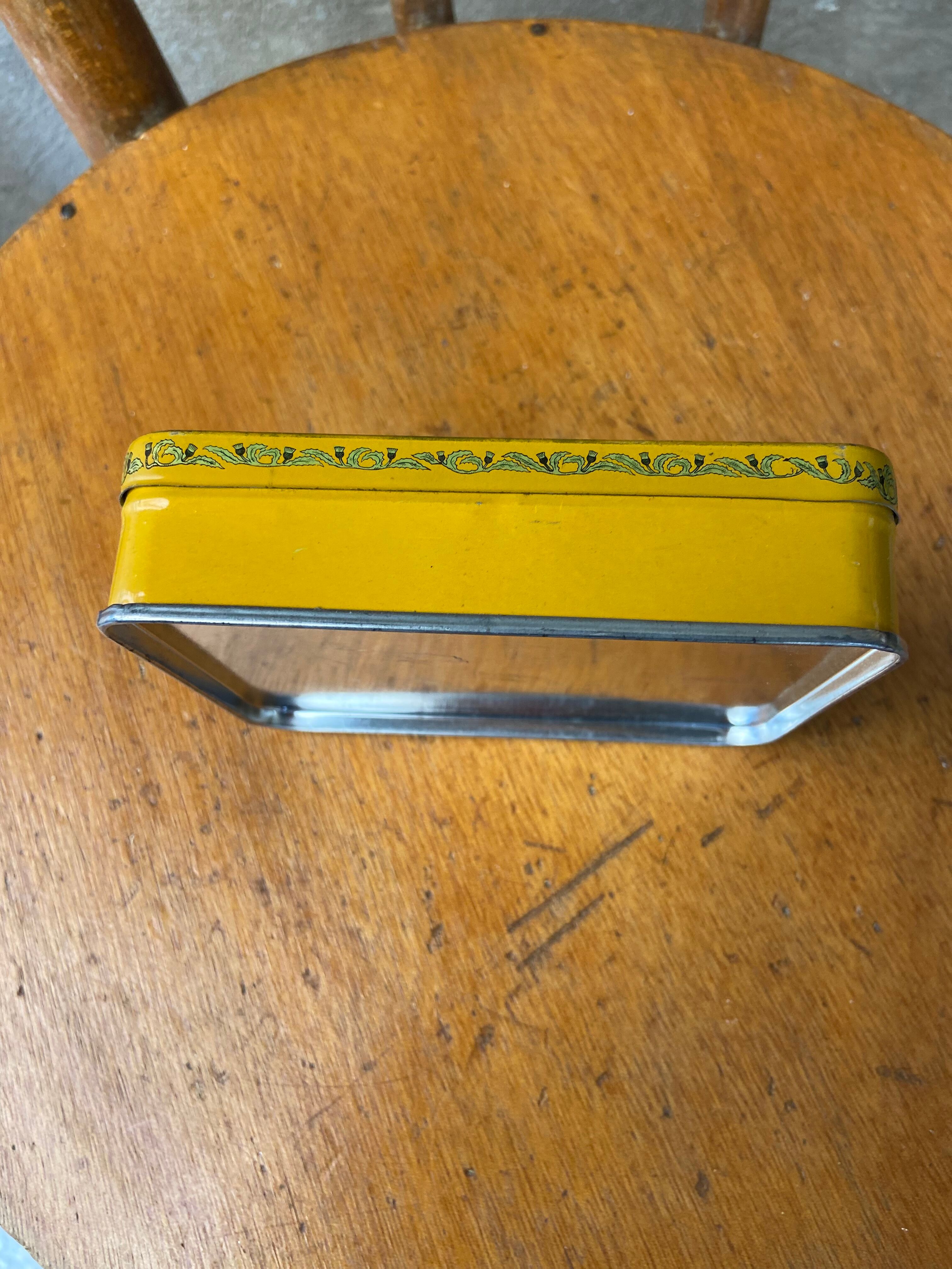 Old metal box "Bergamot de Nancy"