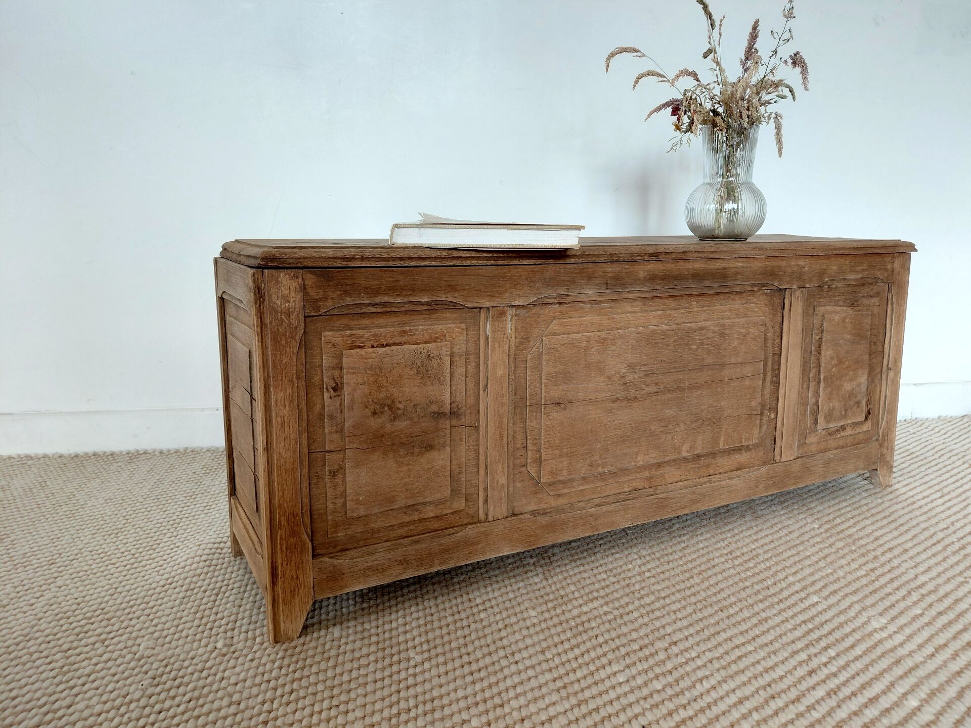 Large antique wedding chest in raw oak from the 19th century (shallow depth)