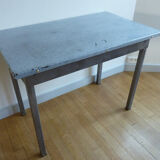 Metal kitchen table with gray speckled enameled top from the 1940s