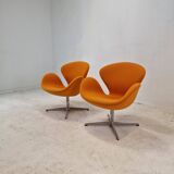 Set of 2 Swan Chairs by Arne Jacobsen and Fritz Hansen