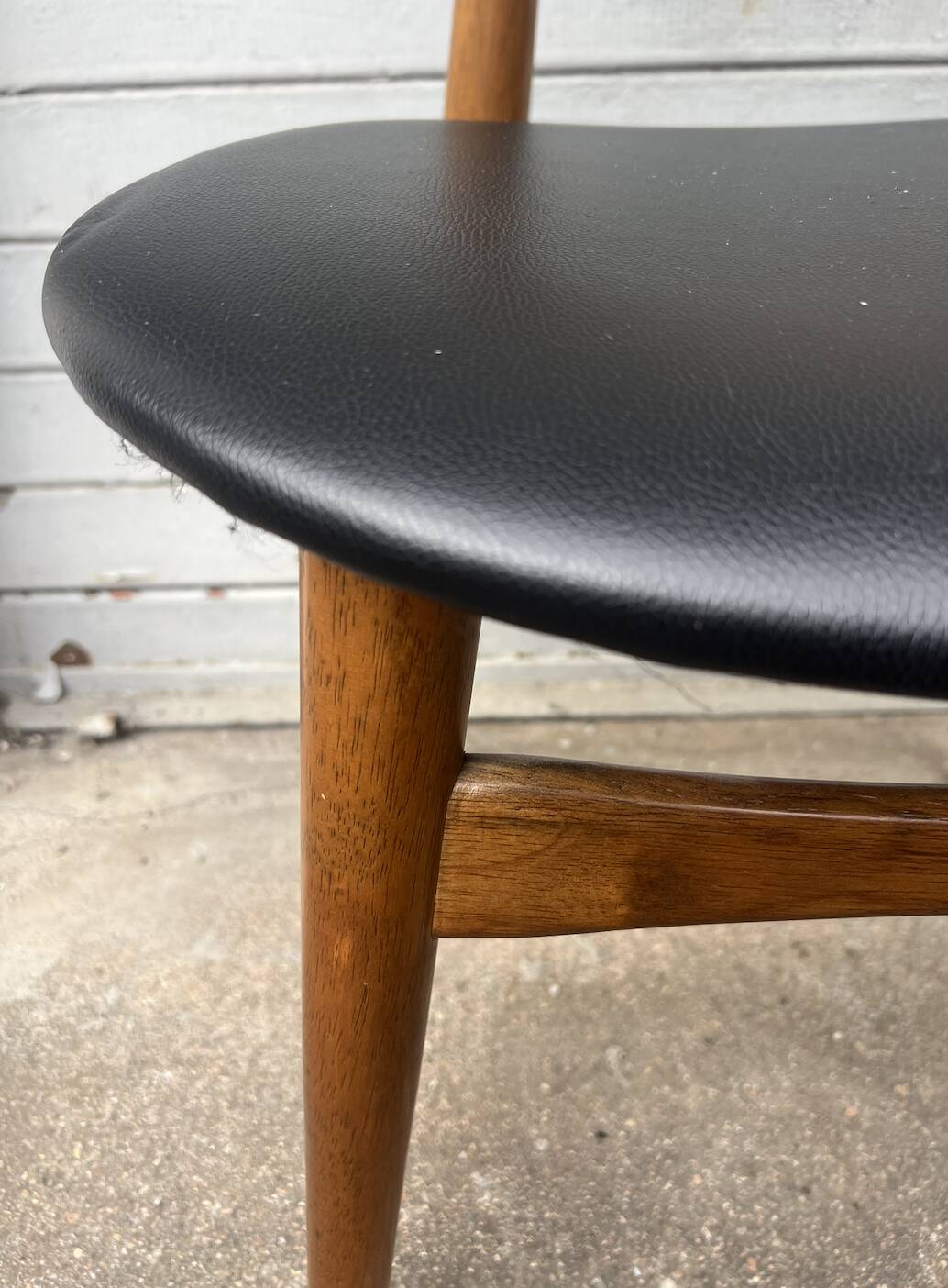 (Lot) 2 Compass Leg Scandinavian Style Chairs