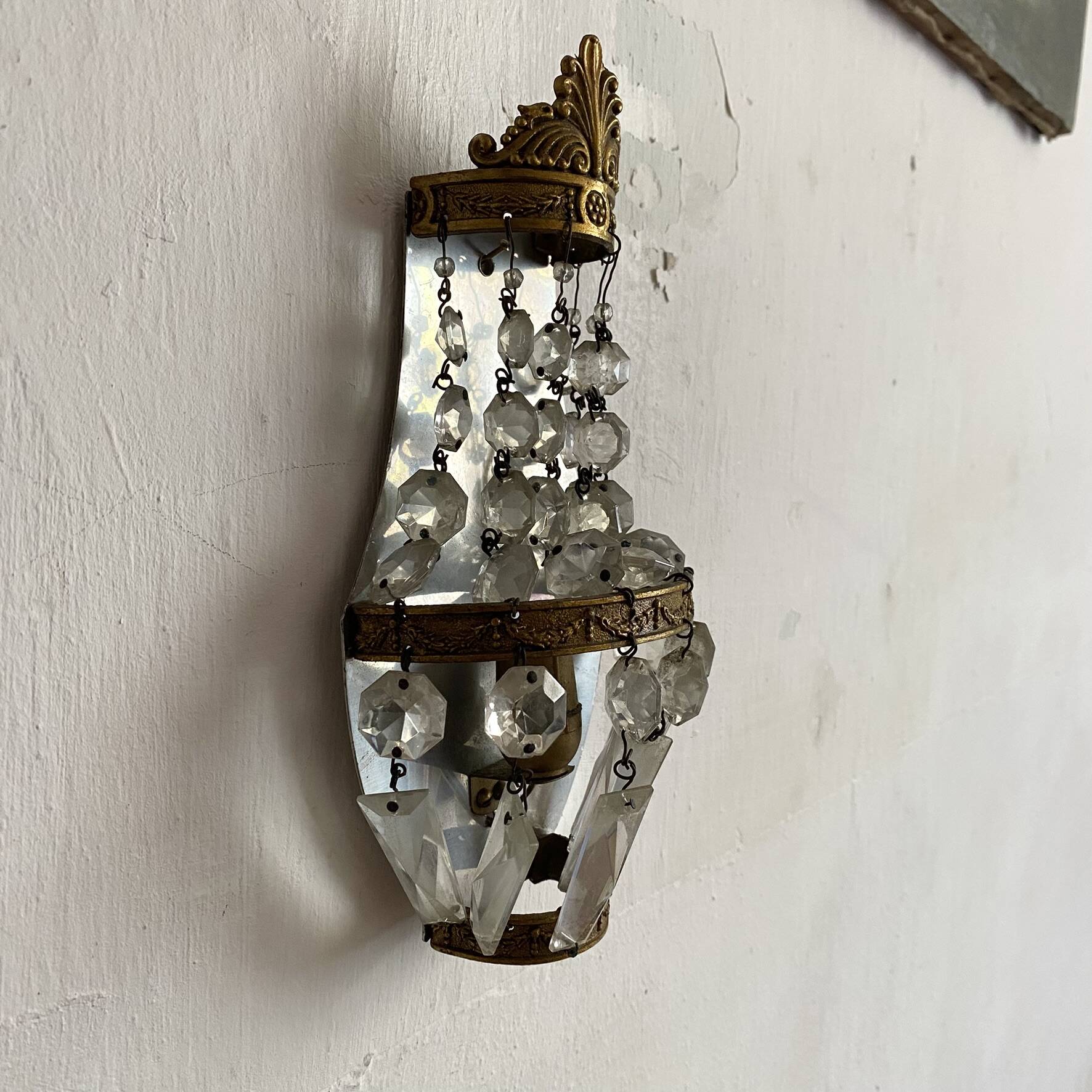 Wall light with pendants and brass hot air balloon