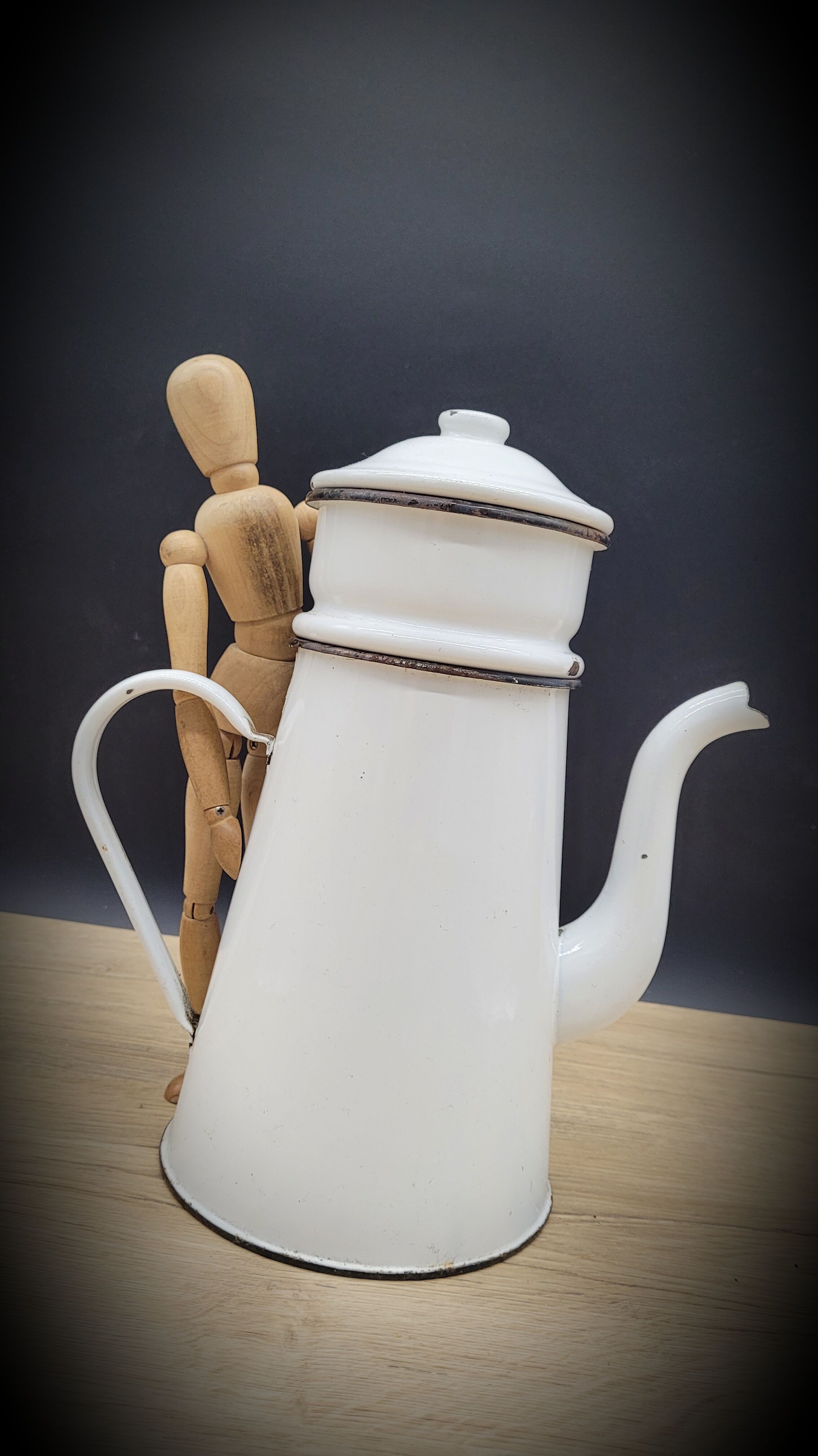 White enamelled teapot coffee maker