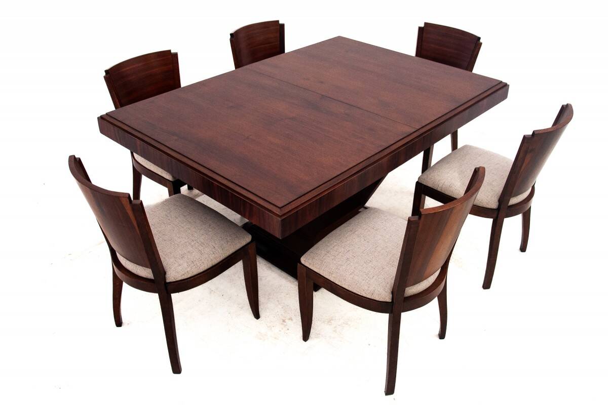 Original walnut extendable table, designed by Louis Majorelle, with 6 Art Deco chairs.