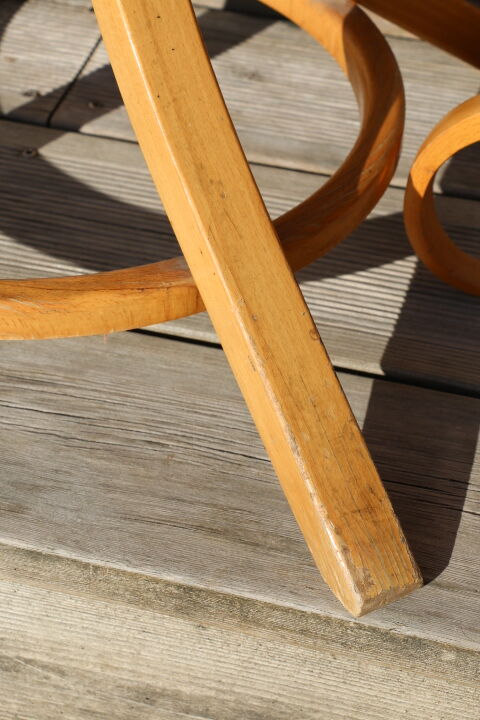 Simple baumann light parrot coat rack