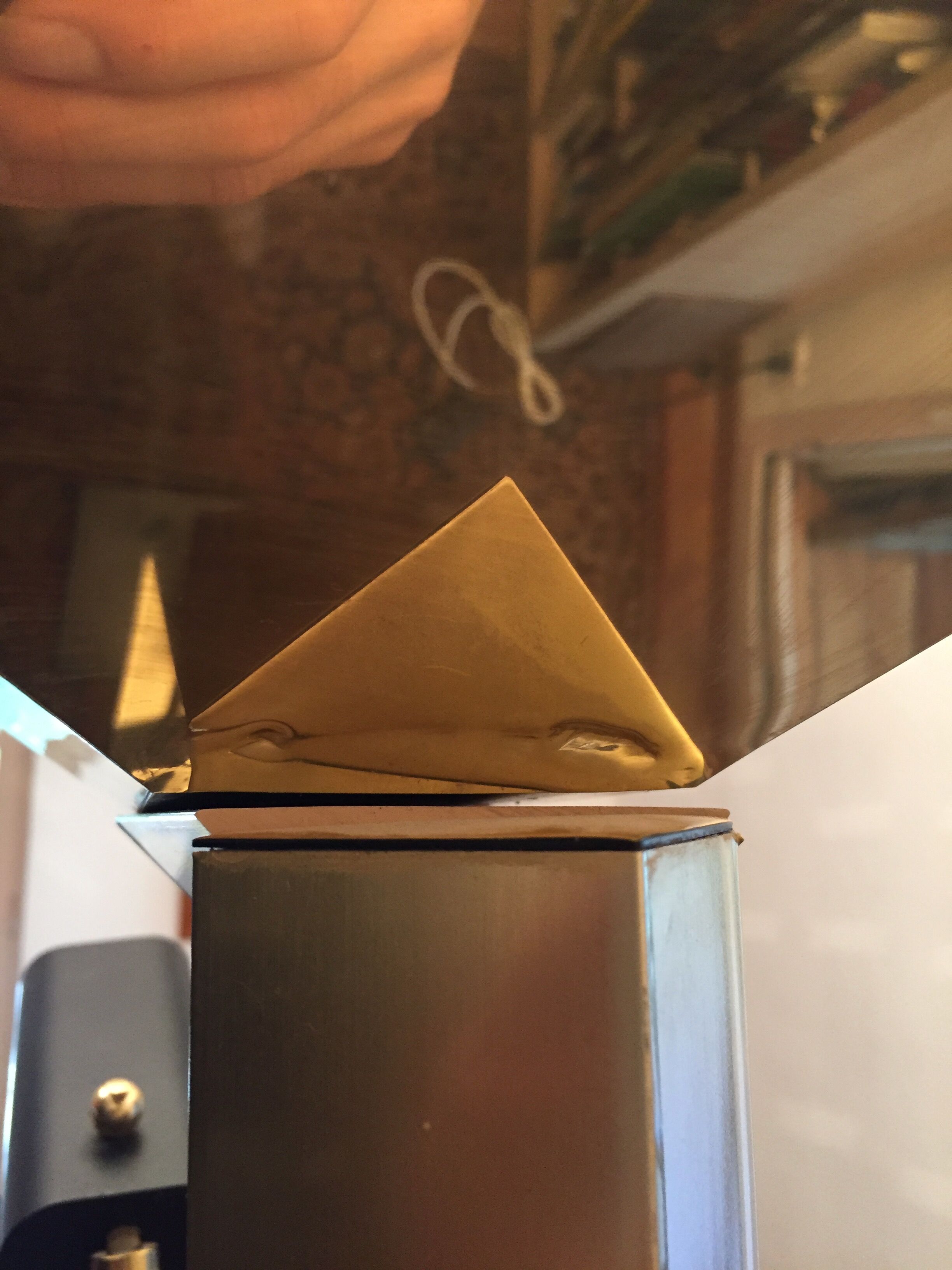 Hallogenous floor lamp with articulated arm