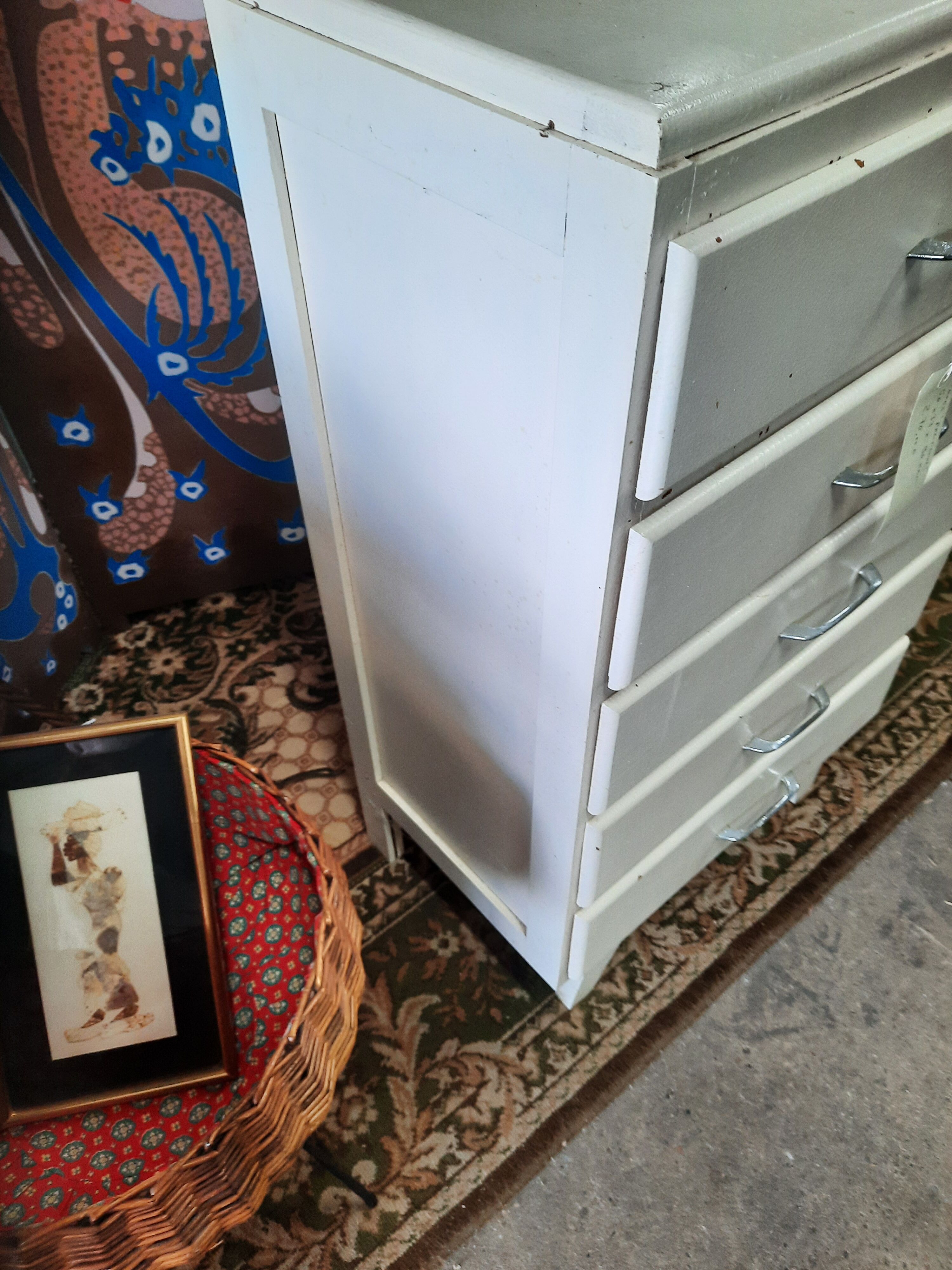 Commode parisienne