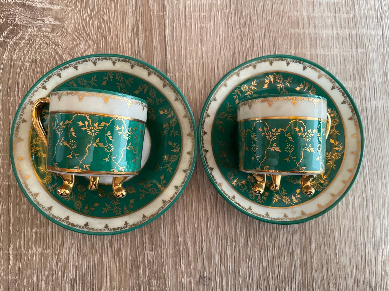 Deux tasses en porcelaine