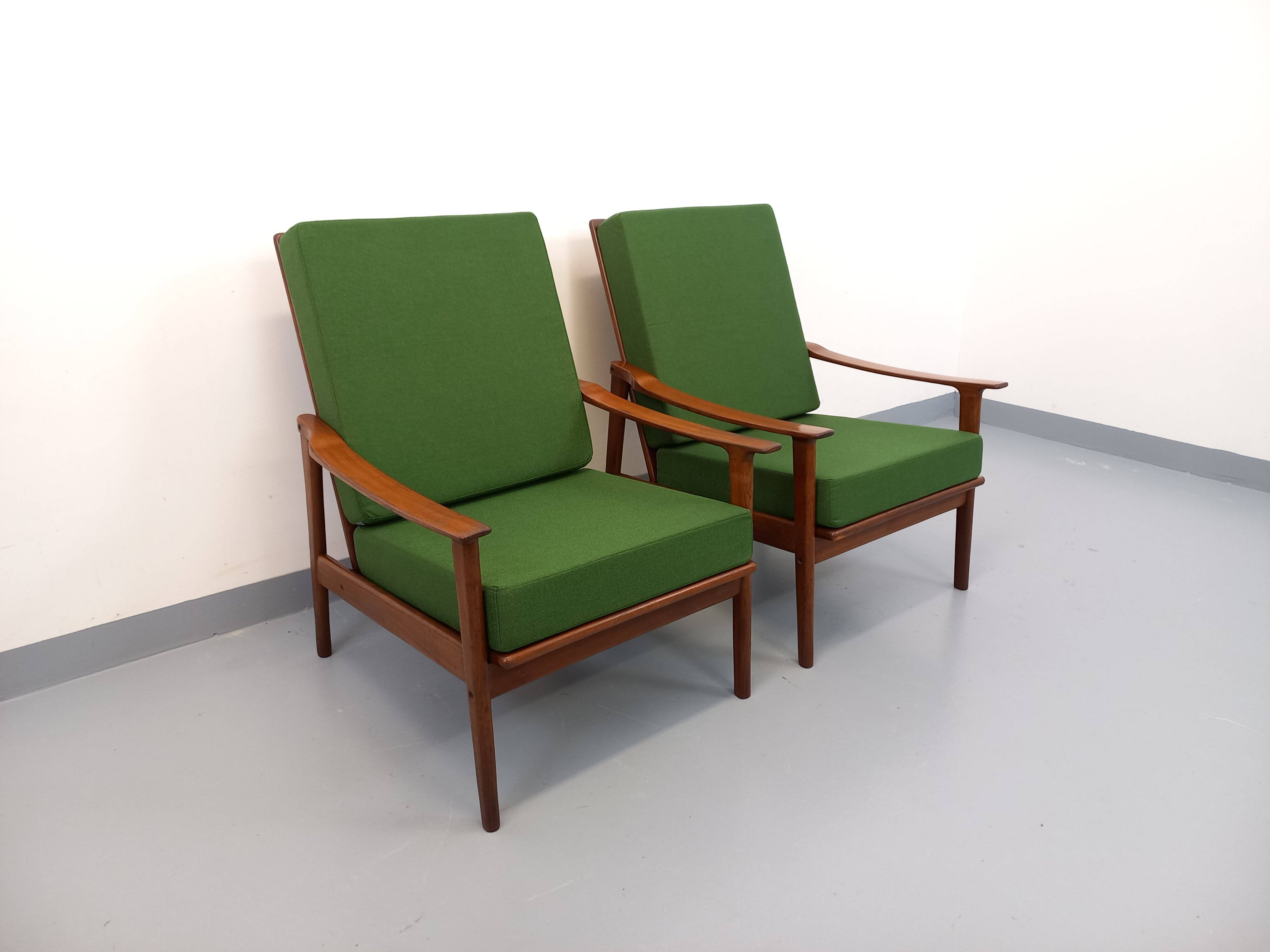 Paire de fauteuils scandinaves vintage en teck et tissu vert des années 60