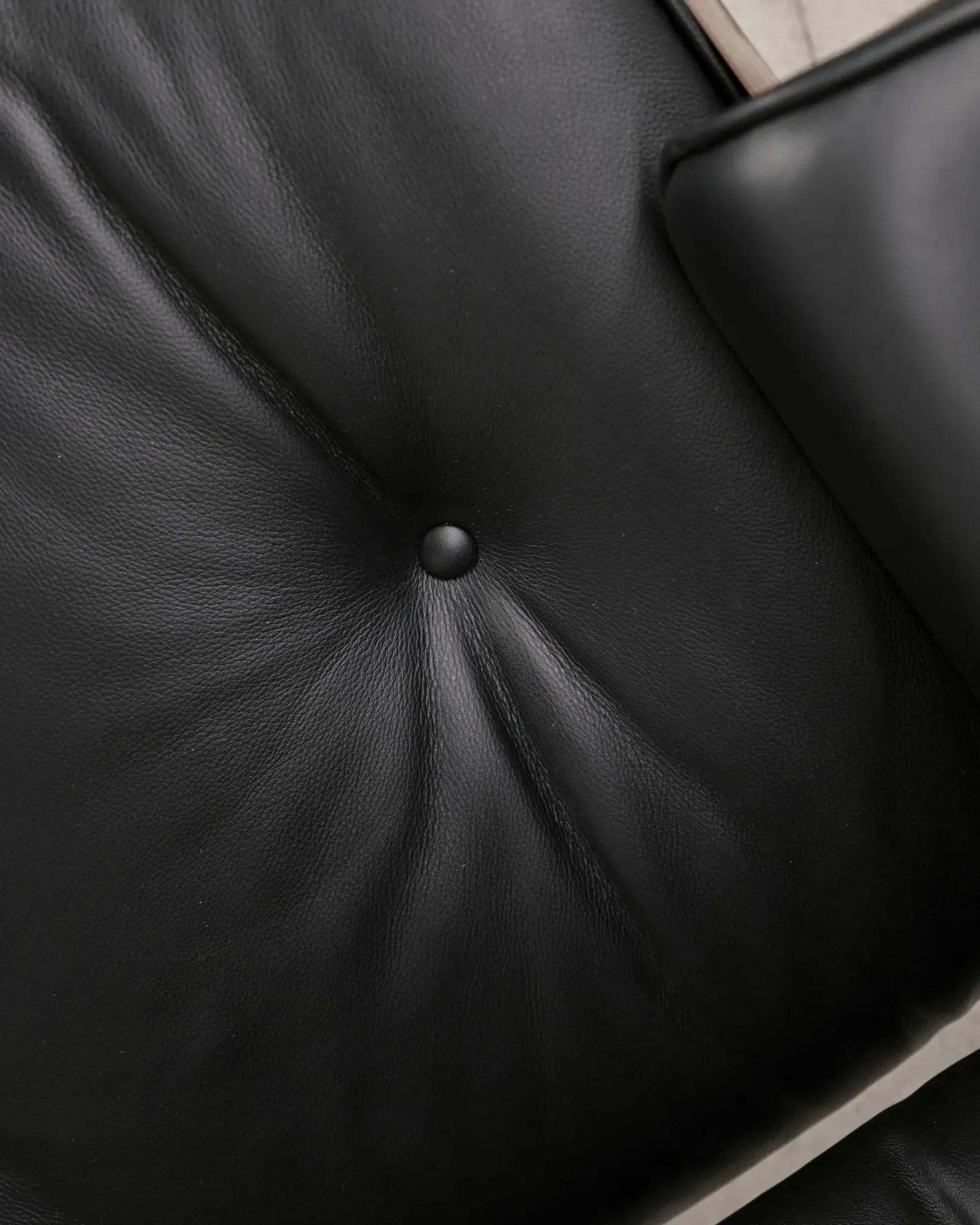 Lounge Chair and ottoman in black leather by Charles & Ray Eames, Vitra