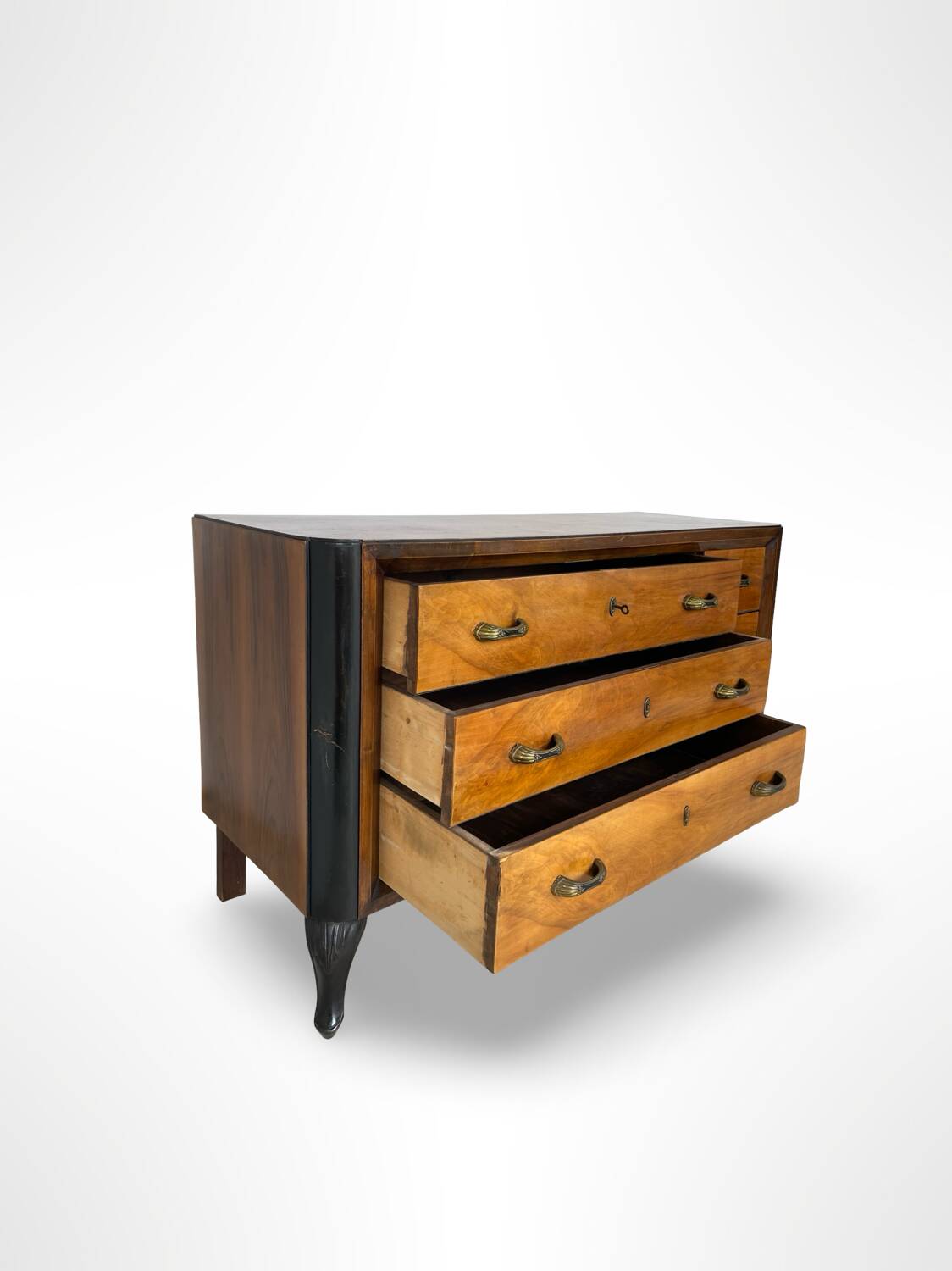 Elegant Italian chest of drawers, 1940s.