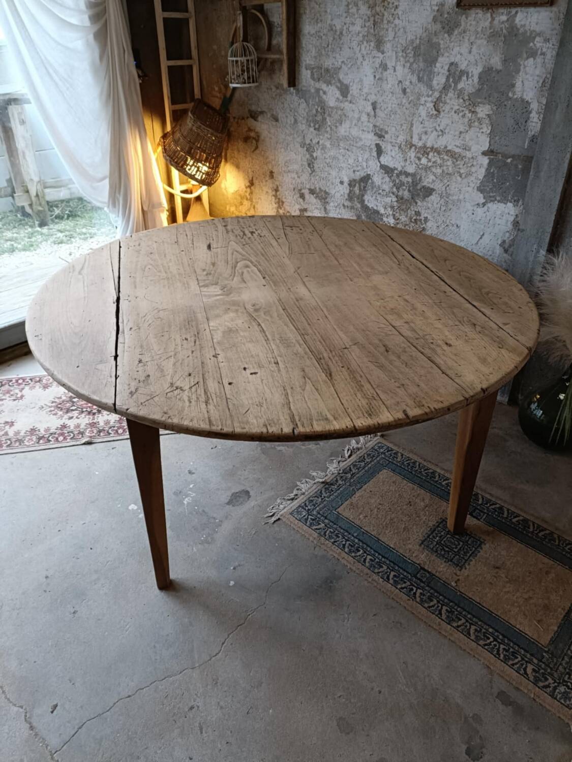 Round farmhouse table