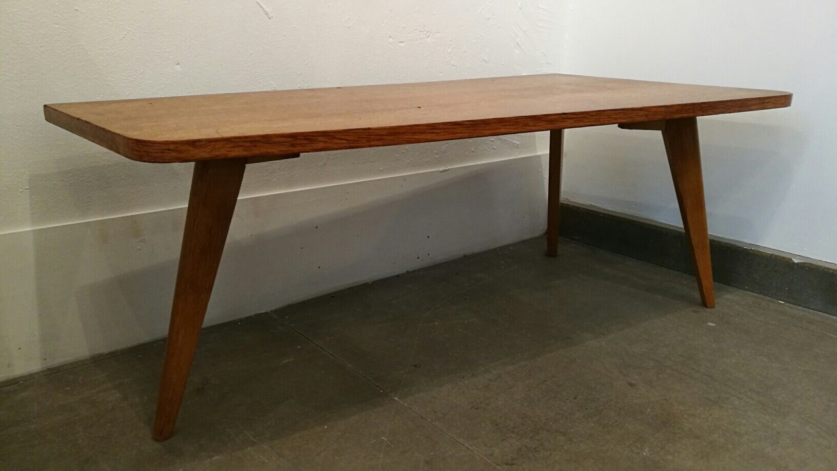 Table basse en chêne forme libre