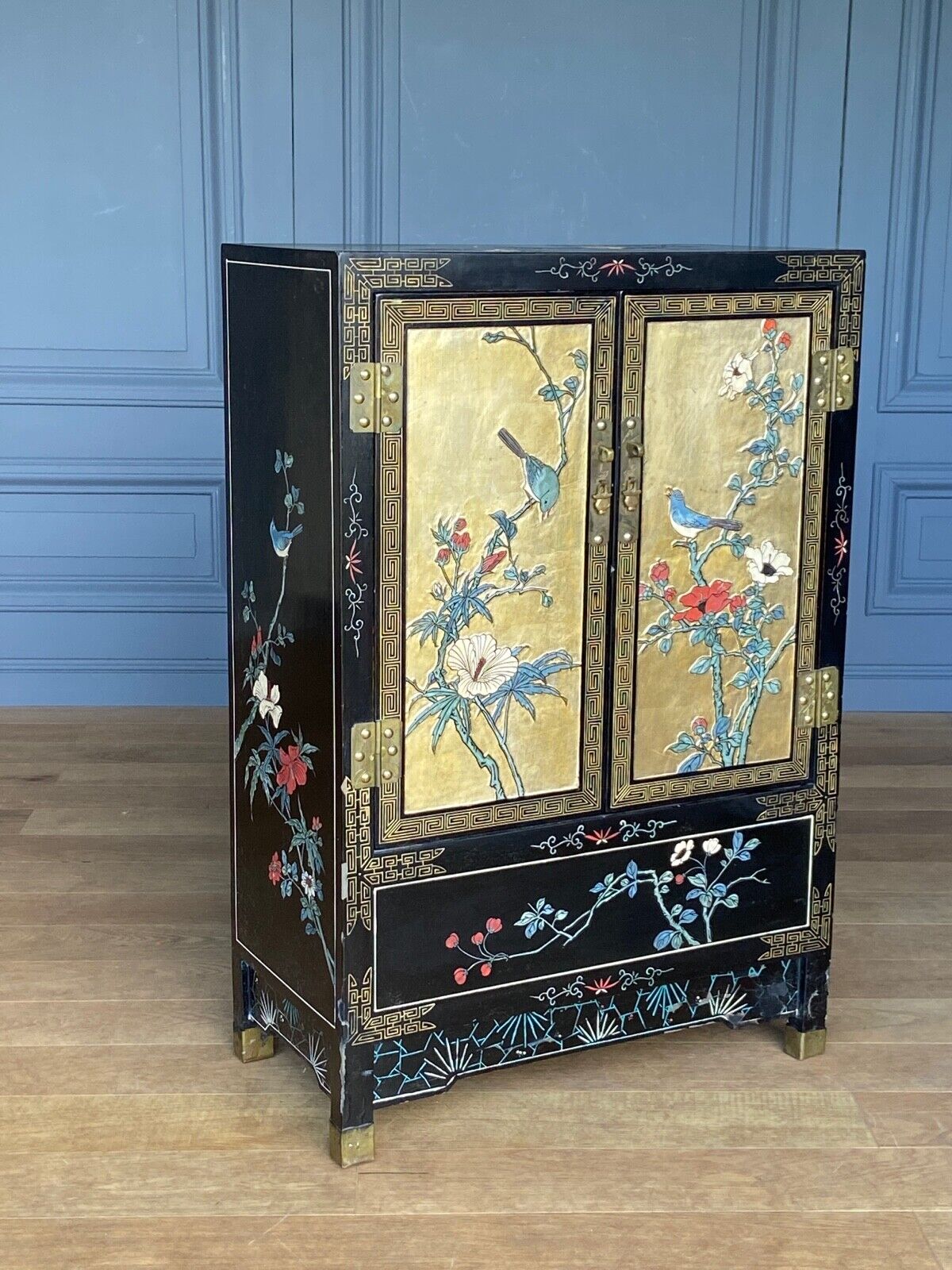 Lacquer furniture china 1960 two doors decor birds and floral black background