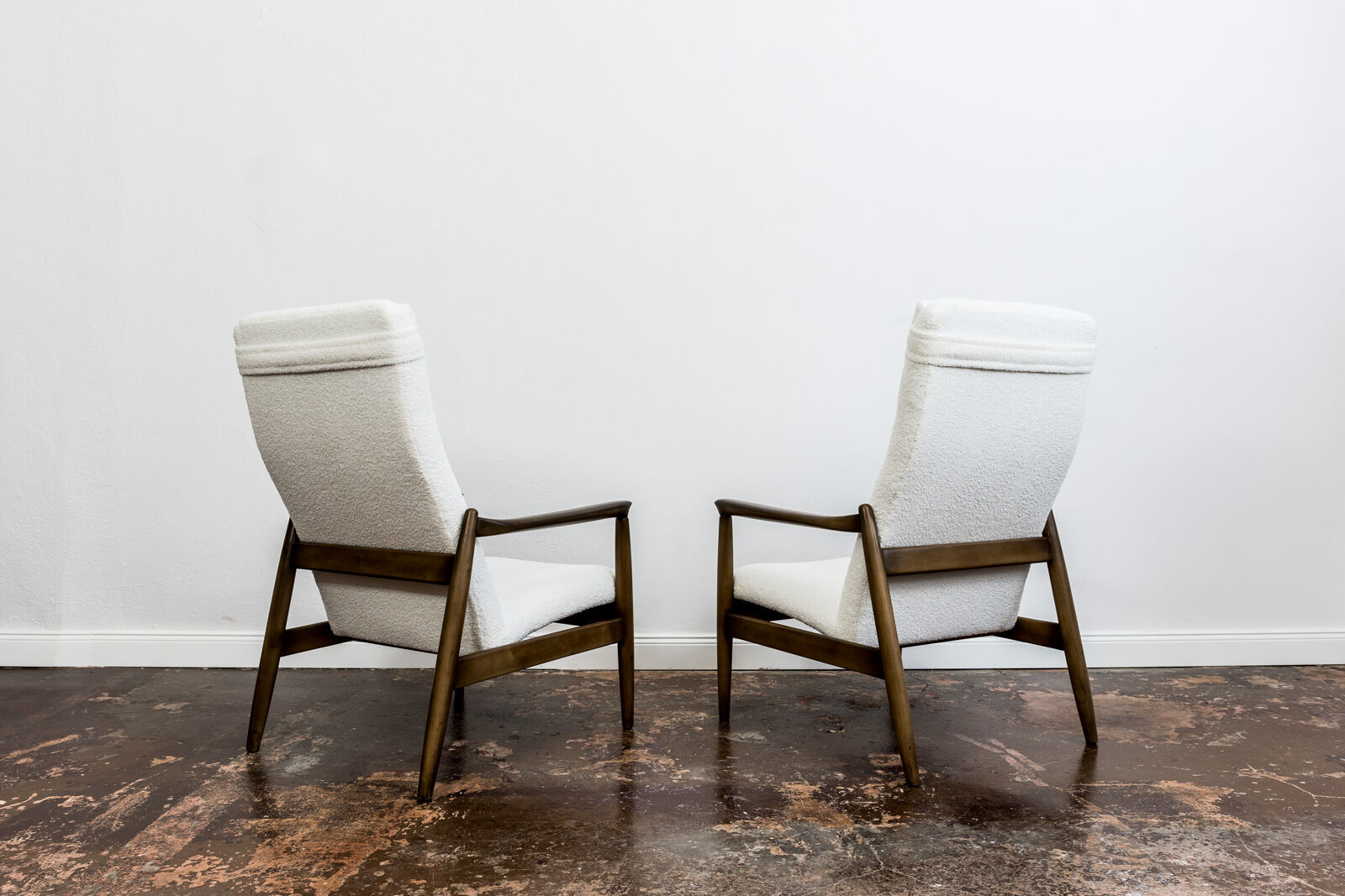 Pair of white boucle gfm 64 high back armchairs by edmund homa, 1960s