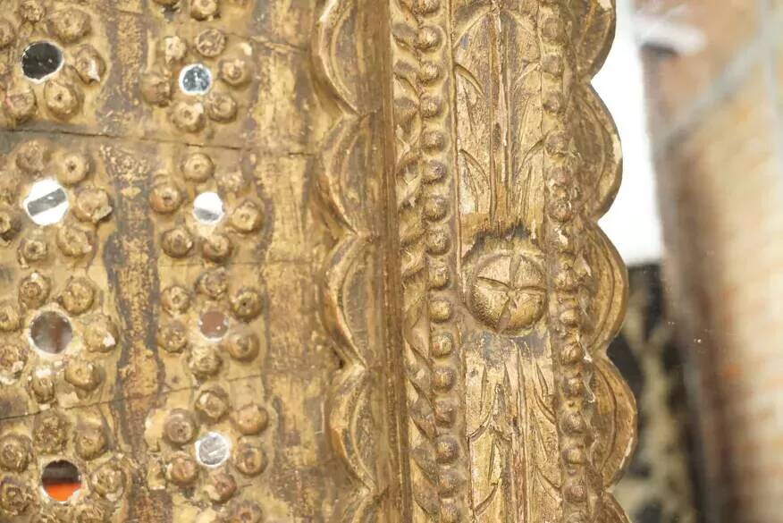 Oval carved wooden mirror 150x101cm